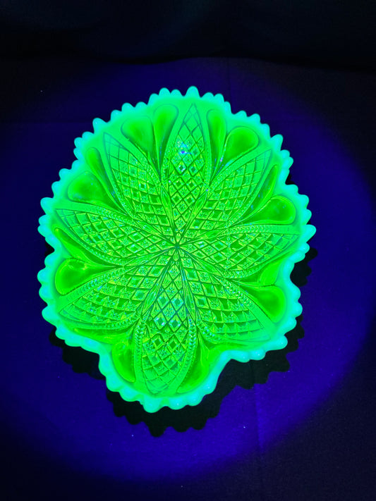 Uranium Glass Davidson Primrose Pearline “William and Mary” Ruffled Oval Bowl RD 413701
