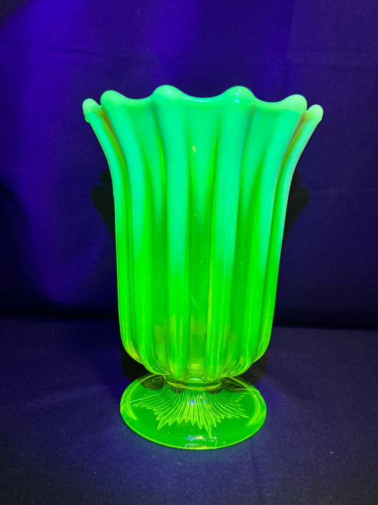 Uranium-Davidson “Brideshead” 7” Vase – Pearline Primrose – RD 130643