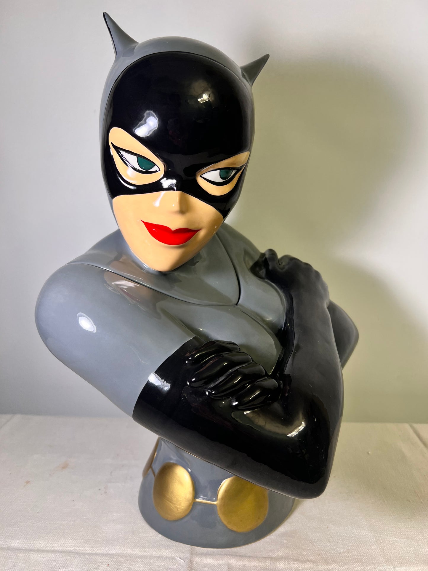 Catwomen -1995 DC Comics-13 1/2” Cookie Jar - Warner Brothers-Hand Painted