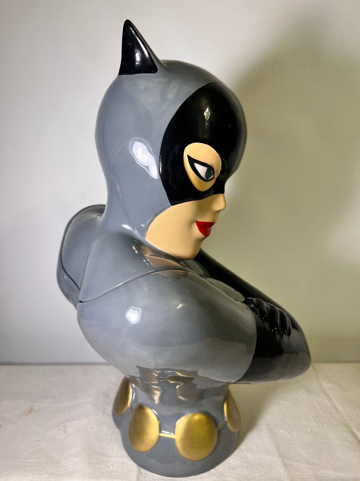 Catwomen -1995 DC Comics-13 1/2” Cookie Jar - Warner Brothers-Hand Painted