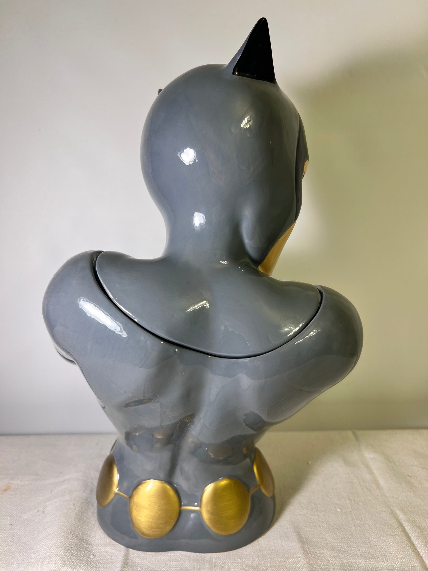 Catwomen -1995 DC Comics-13 1/2” Cookie Jar - Warner Brothers-Hand Painted