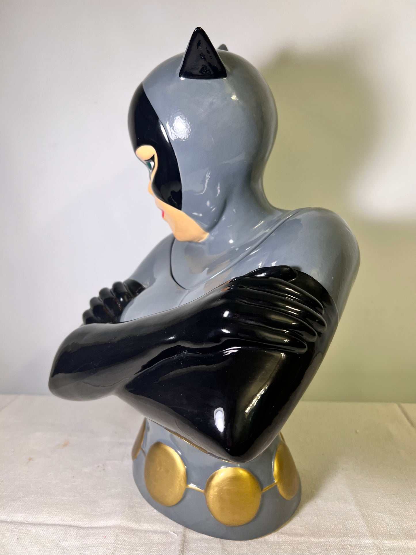 Catwomen -1995 DC Comics-13 1/2” Cookie Jar - Warner Brothers-Hand Painted