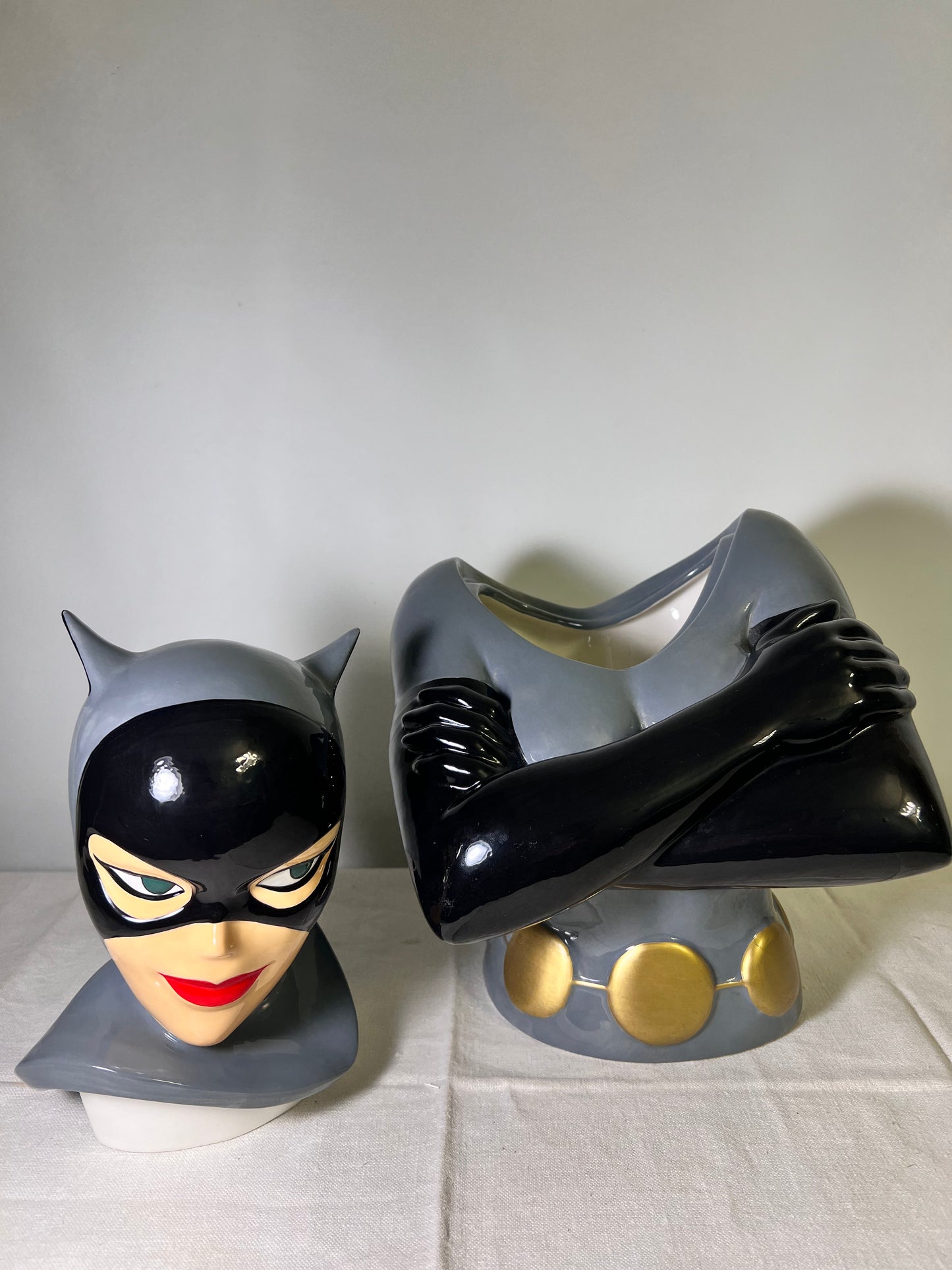 Catwomen -1995 DC Comics-13 1/2” Cookie Jar - Warner Brothers-Hand Painted