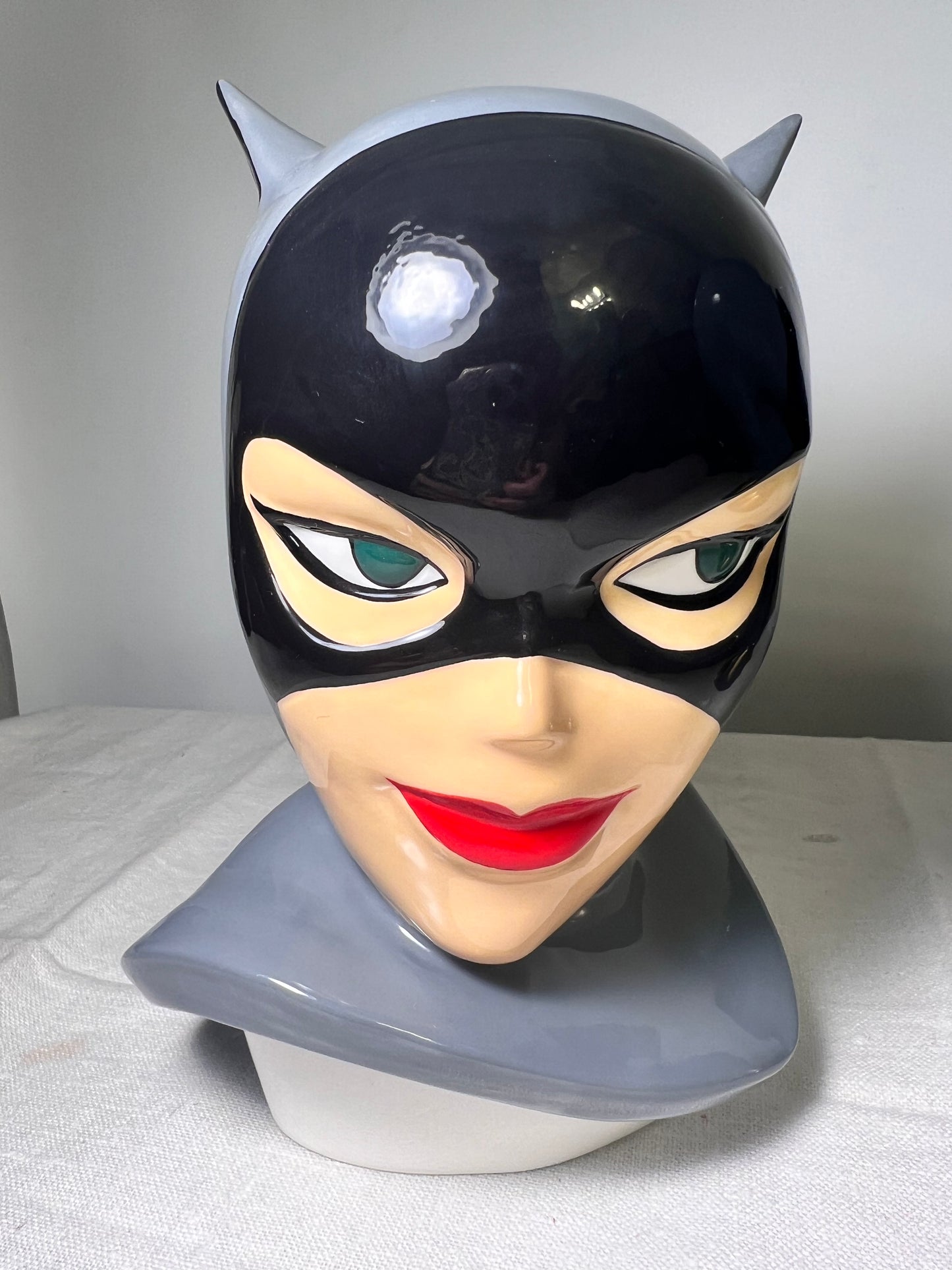 Catwomen -1995 DC Comics-13 1/2” Cookie Jar - Warner Brothers-Hand Painted