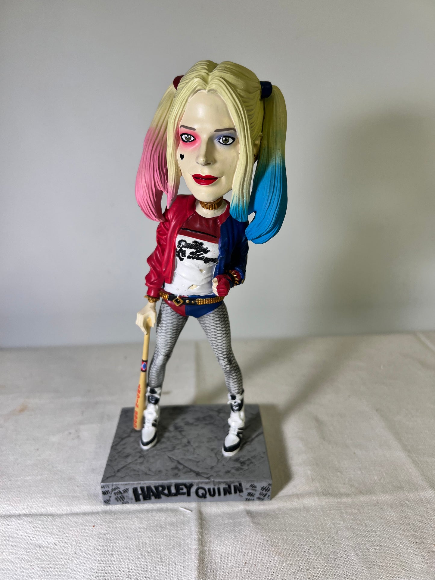 Harley Quinn- 8 1/2” bobble head- NECA-suicide squad-DC comics-Warner Brothers