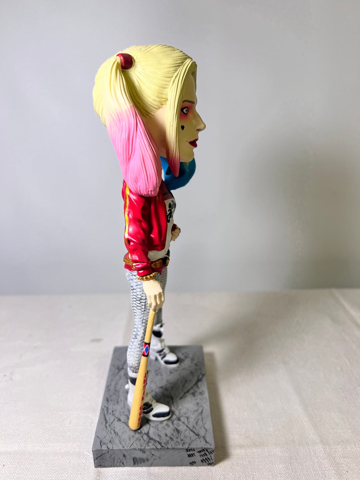 Harley Quinn- 8 1/2” bobble head- NECA-suicide squad-DC comics-Warner Brothers