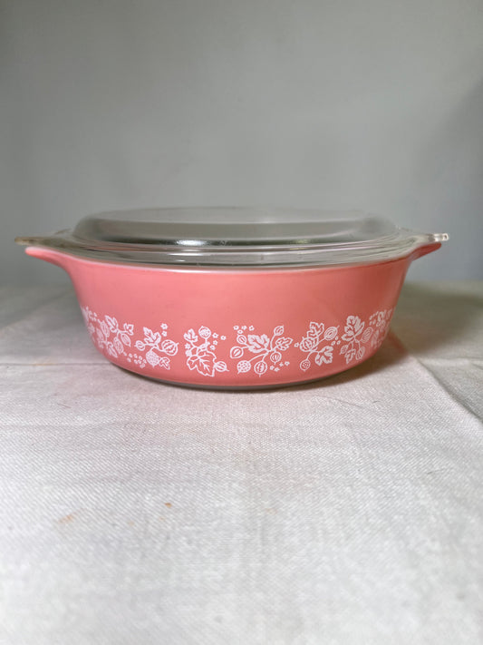 Pyrex- pink gooseberry- 1pt. -471 with lid 470-C 24