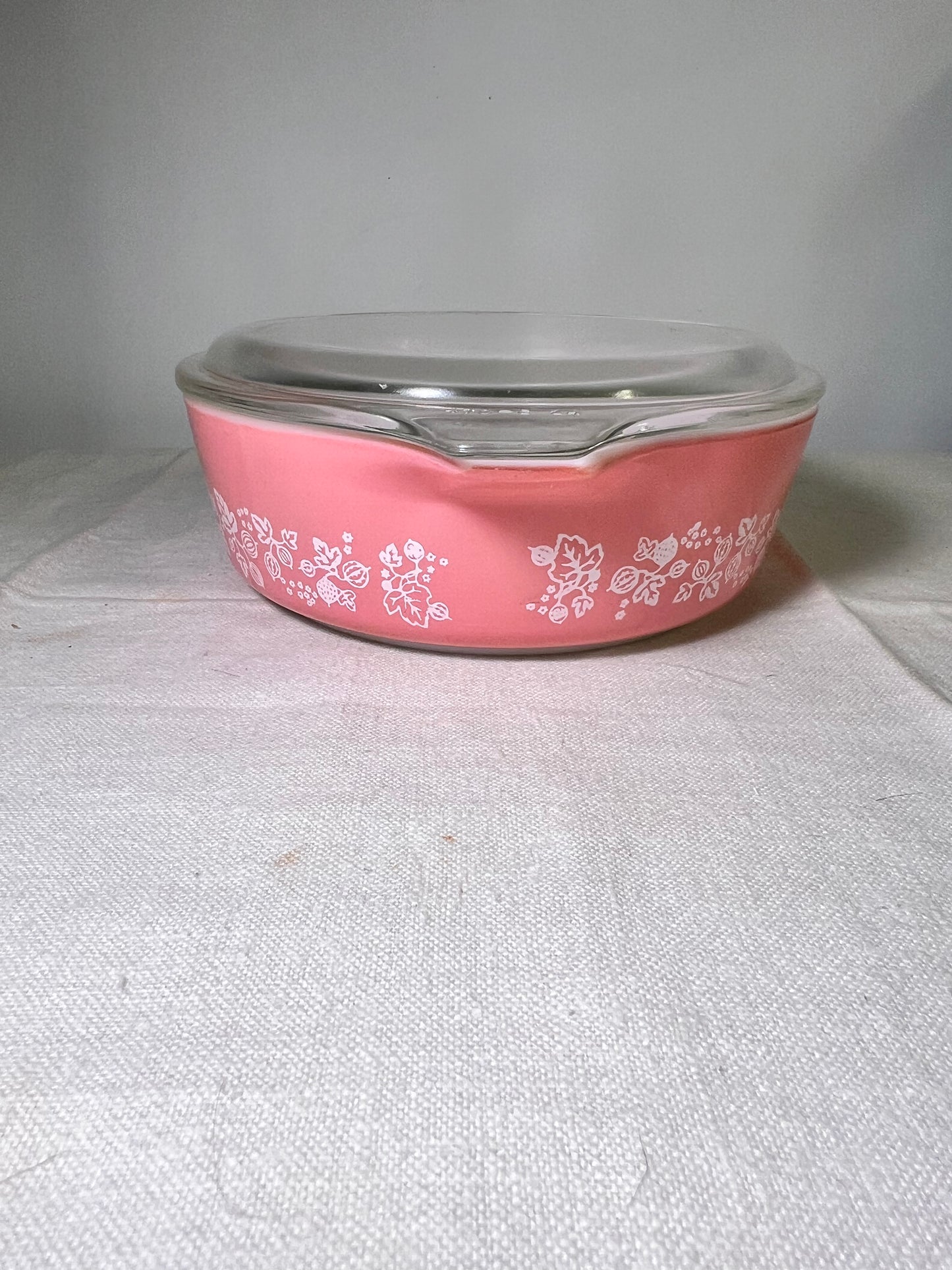 Pyrex- pink gooseberry- 1pt. -471 with lid 470-C 24