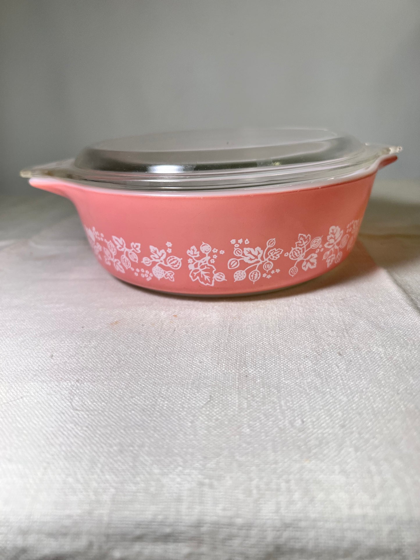 Pyrex- pink gooseberry- 1pt. -471 with lid 470-C 24