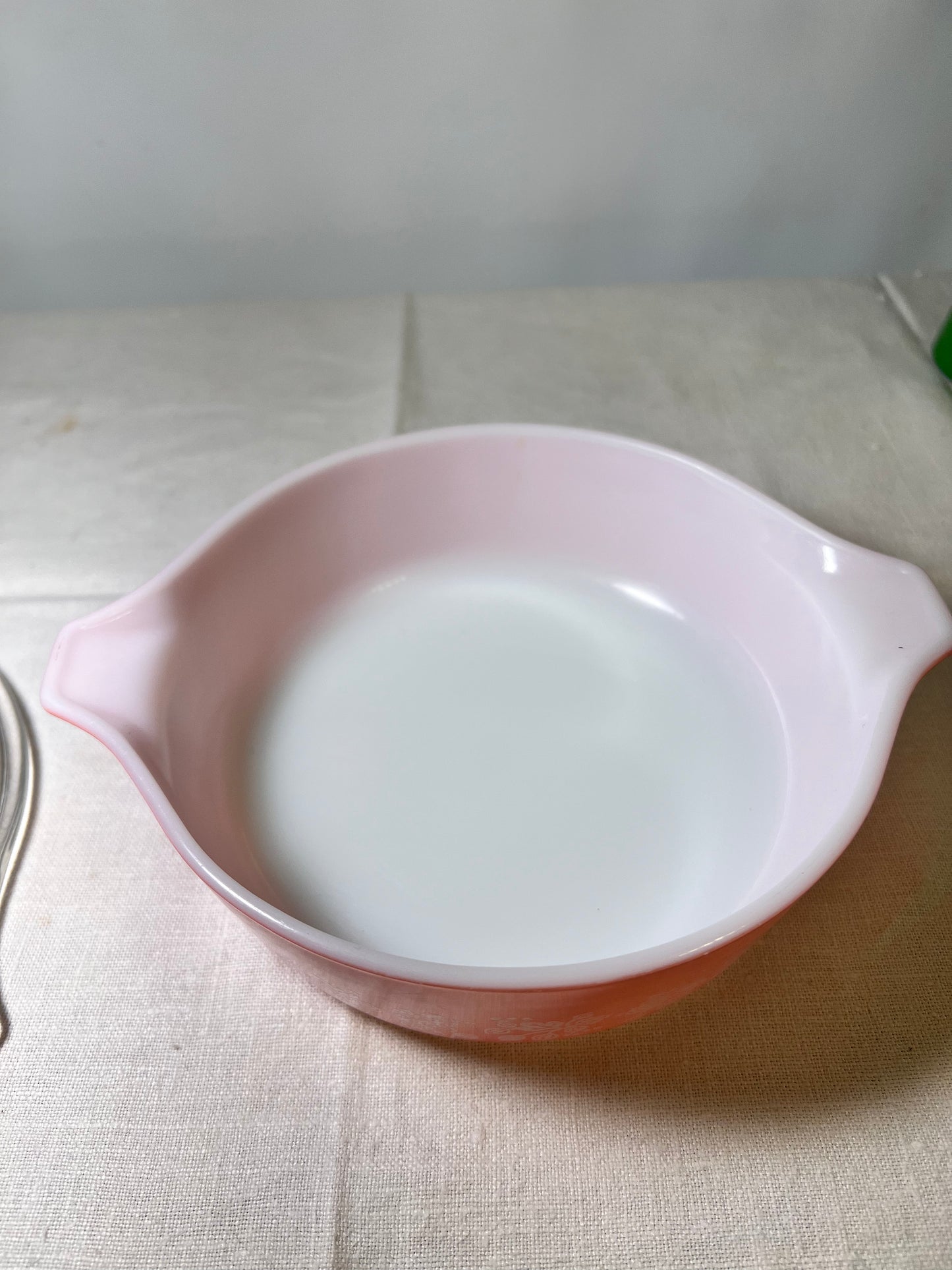 Pyrex- pink gooseberry- 1pt. -471 with lid 470-C 24