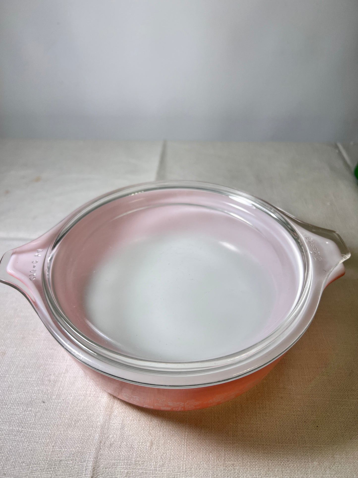 Pyrex- pink gooseberry- 1pt. -471 with lid 470-C 24