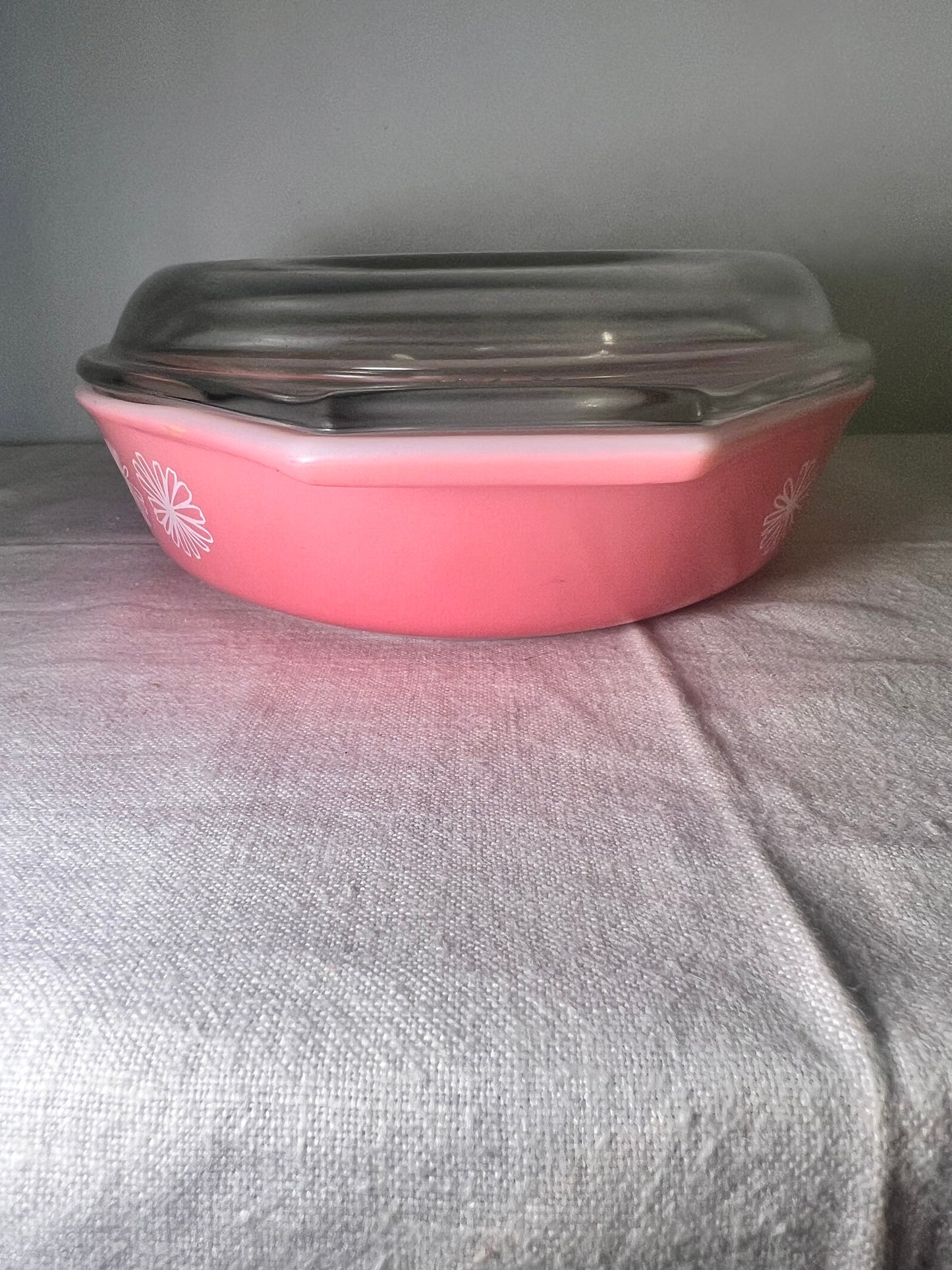 Pyrex-Pink Daisy- 1 1/2 qt Divided Casserole Dish-13- with 94501-23 Lid