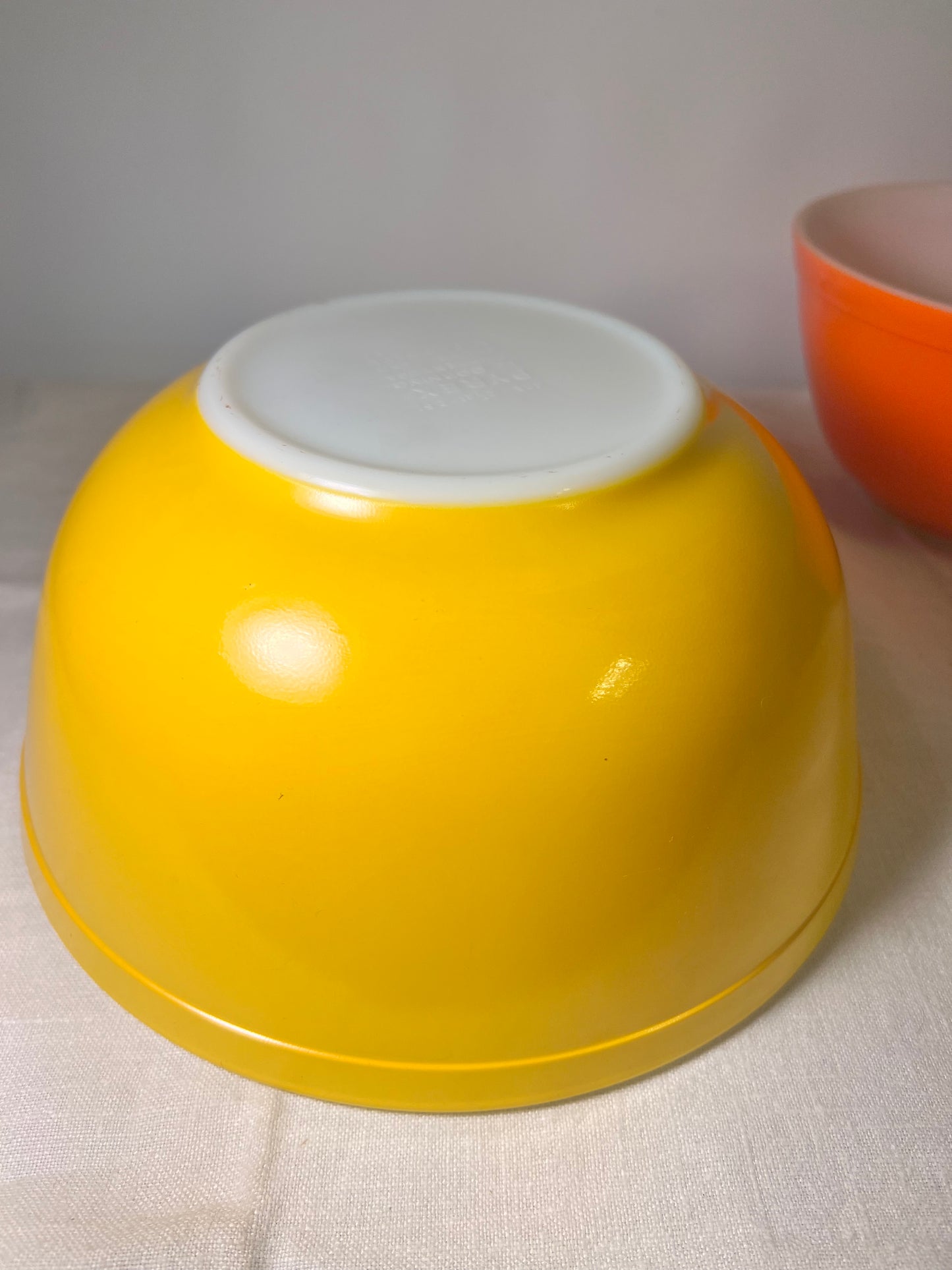 PYREX- Set of 4 nesting bowls-Blue 1 1/2pt. orange 1 1/2qt. Yellow 2 1/2qt. Green 4qt. - Original Box