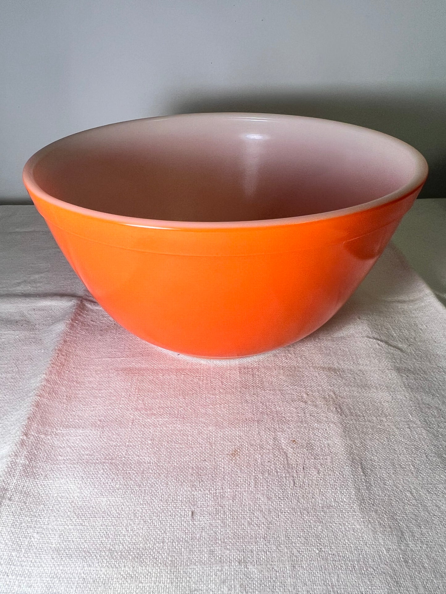 PYREX- Set of 4 nesting bowls-Blue 1 1/2pt. orange 1 1/2qt. Yellow 2 1/2qt. Green 4qt. - Original Box