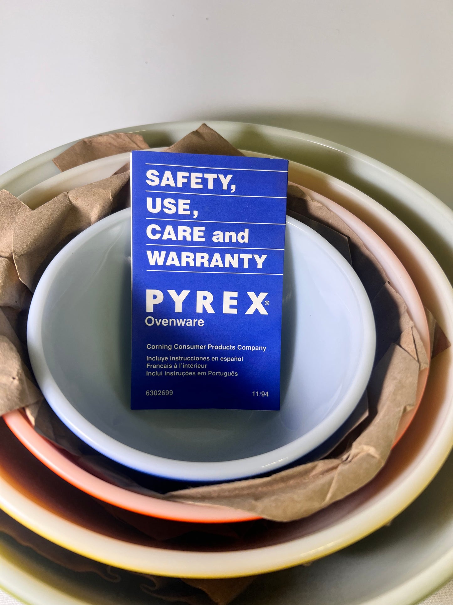 PYREX- Set of 4 nesting bowls-Blue 1 1/2pt. orange 1 1/2qt. Yellow 2 1/2qt. Green 4qt. - Original Box