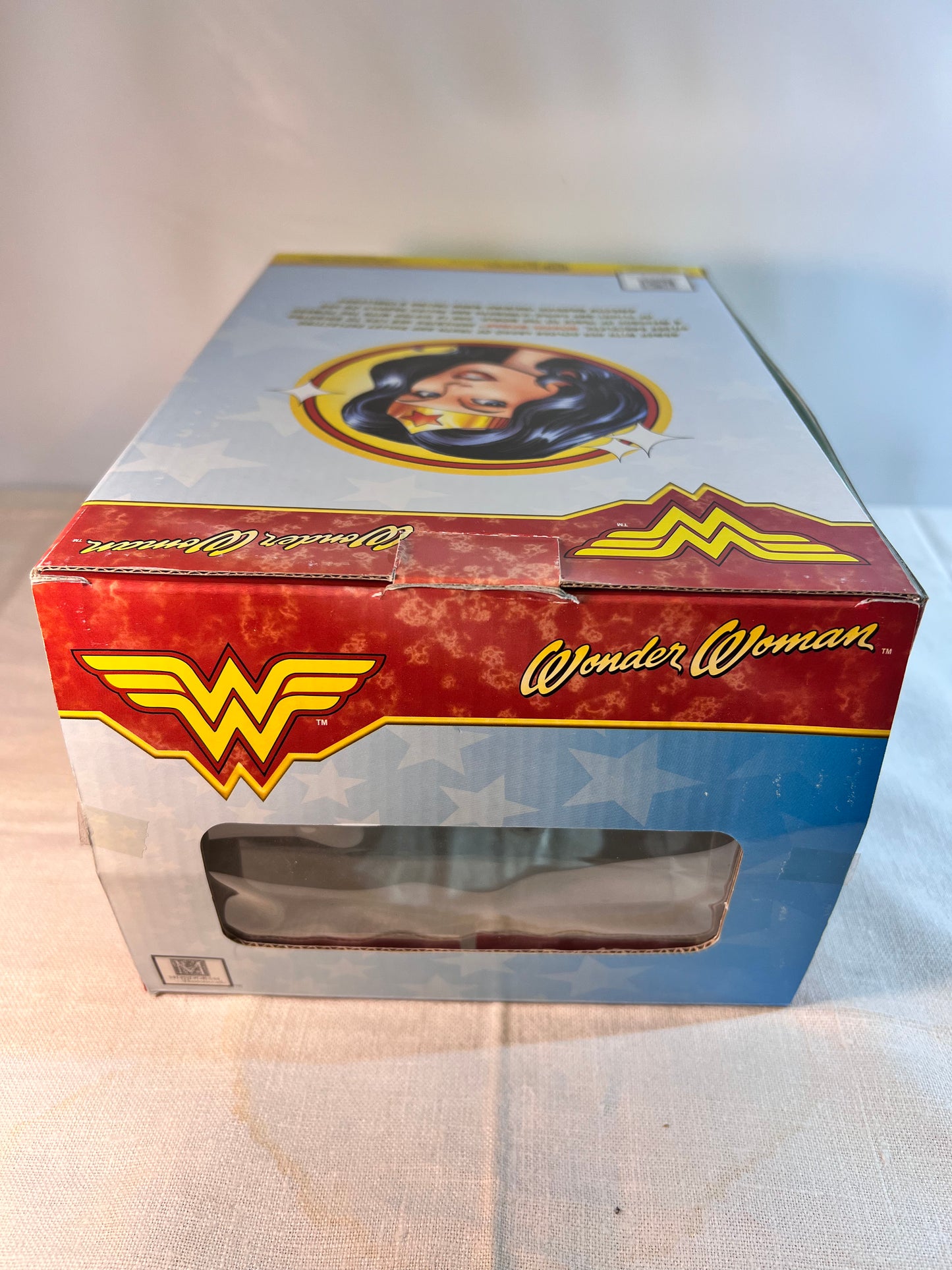 Wonder Woman- 8” Dynamic Bobble Head- Headstrong Heroes- Warner Brothers- DC Comics