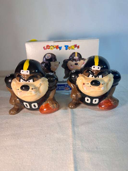 Taz - 3 1/2” salt and pepper shakers- NFL Team- Steelers- Looney Tunes- Warner Brothers - 1993