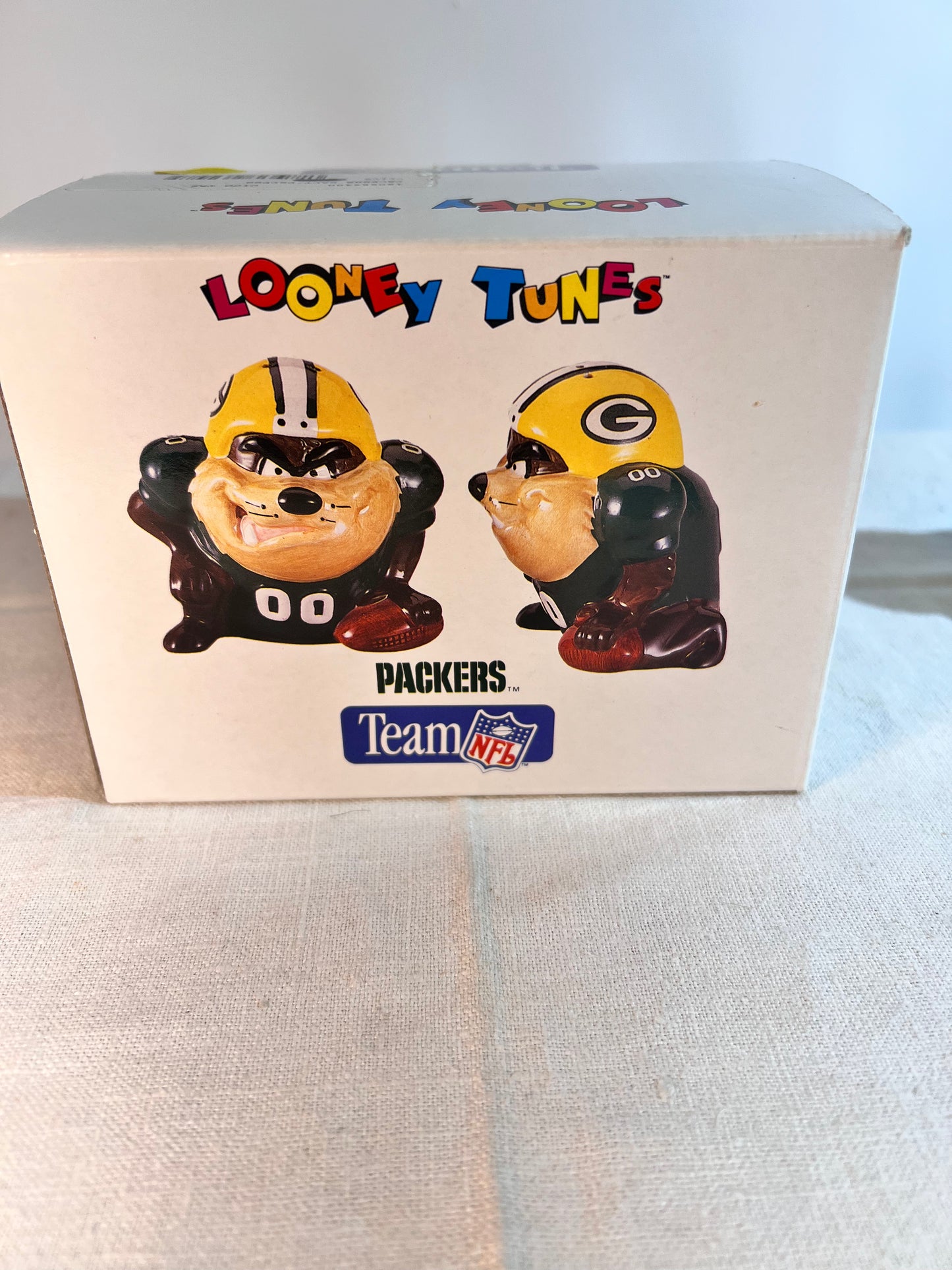 Taz - 3 1/2” Salt and pepper Shakers- NFL Team- Green Bay Packers- Looney Tunes- Warner Brothers-1994- item # 6863