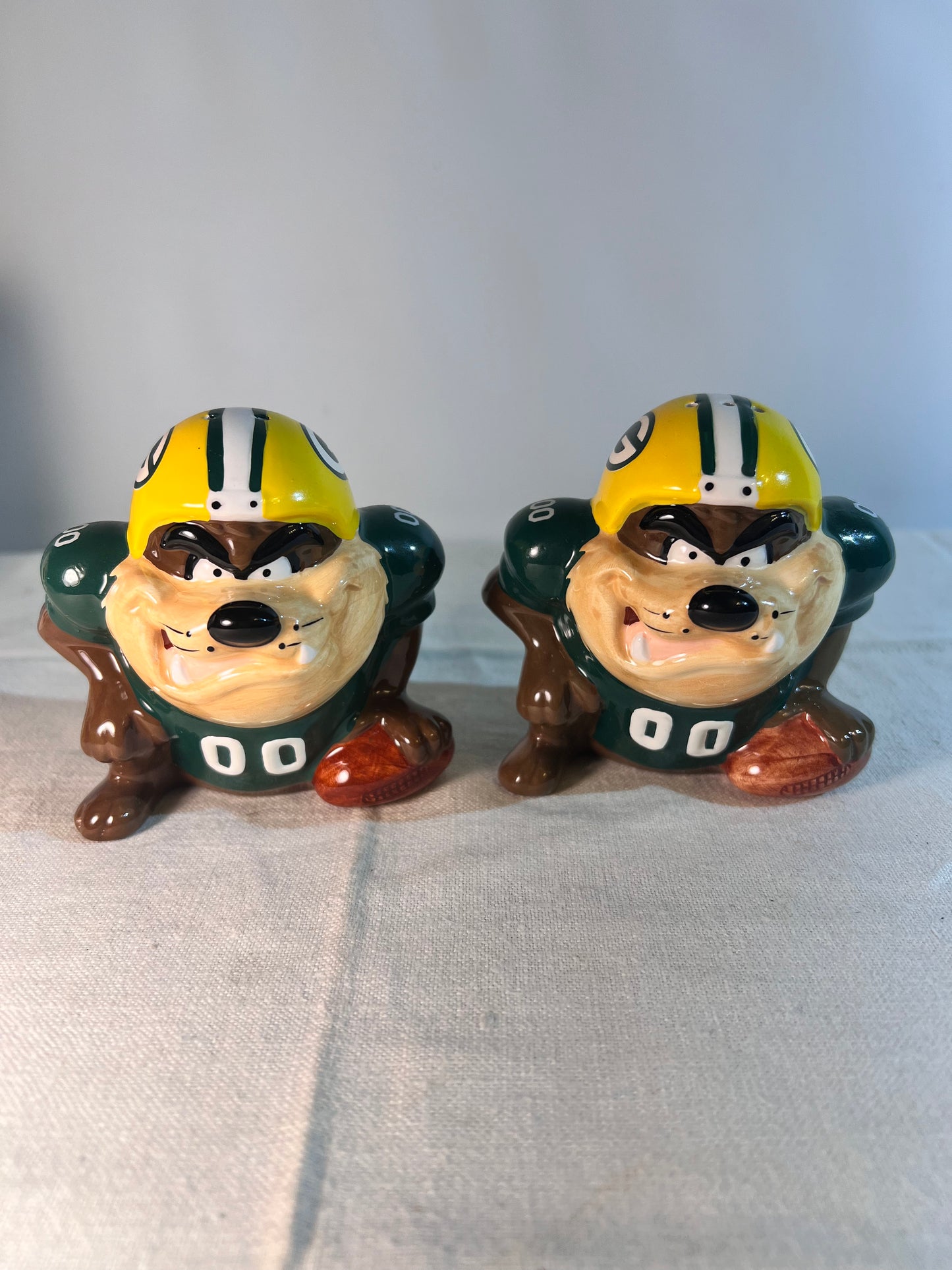 Taz - 3 1/2” Salt and pepper Shakers- NFL Team- Green Bay Packers- Looney Tunes- Warner Brothers-1994- item # 6863