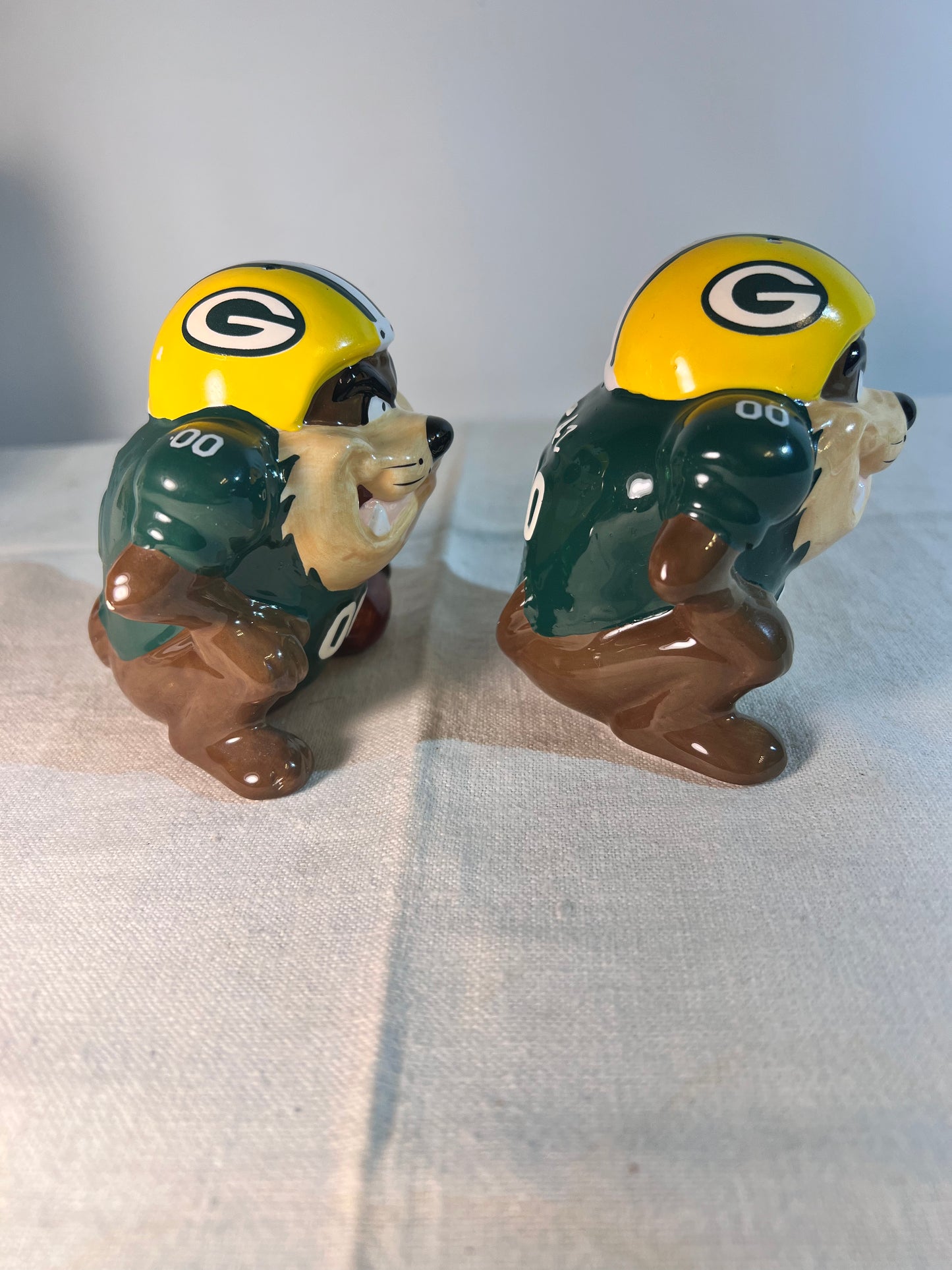 Taz - 3 1/2” Salt and pepper Shakers- NFL Team- Green Bay Packers- Looney Tunes- Warner Brothers-1994- item # 6863