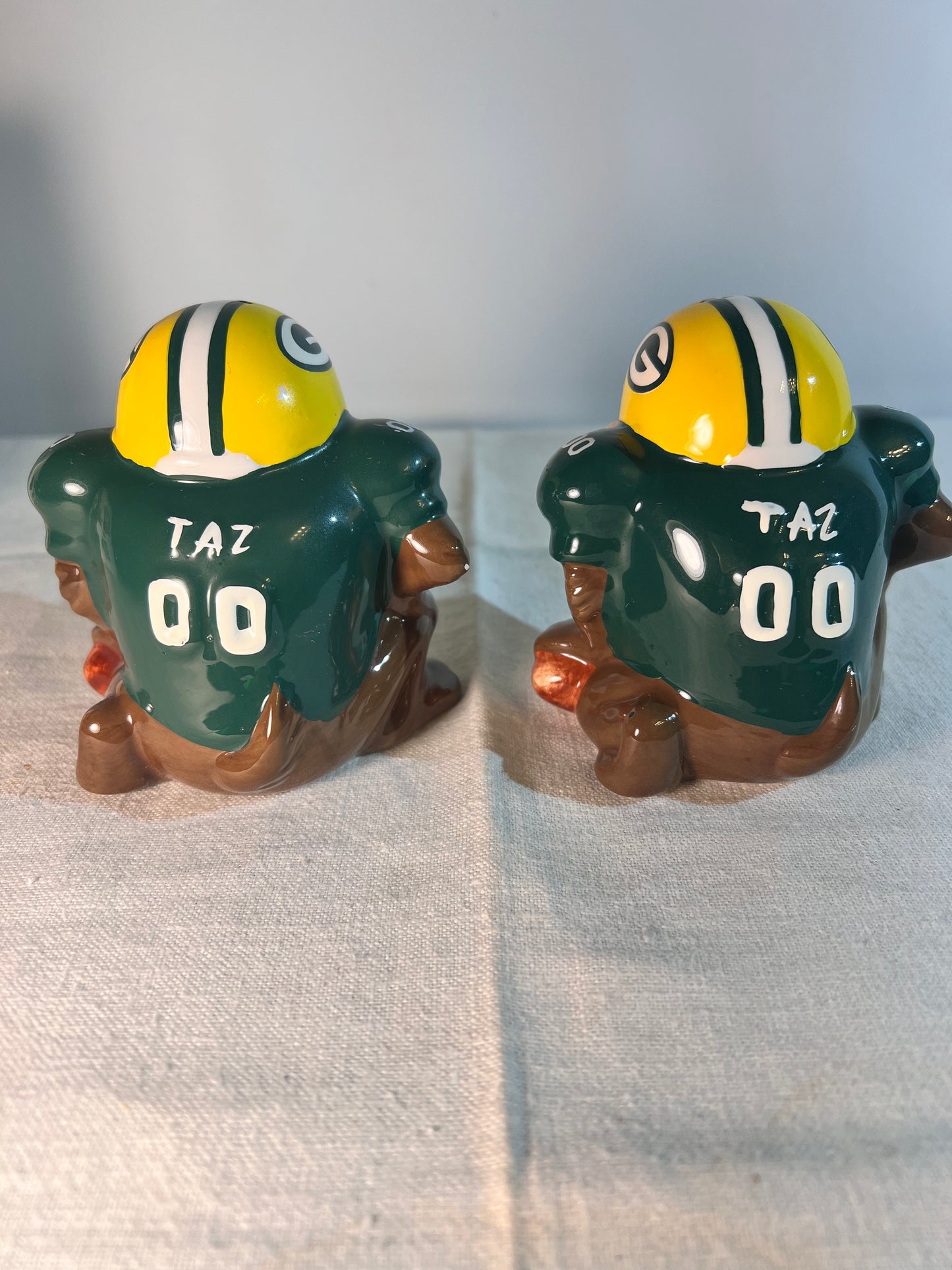 Taz - 3 1/2” Salt and pepper Shakers- NFL Team- Green Bay Packers- Looney Tunes- Warner Brothers-1994- item # 6863