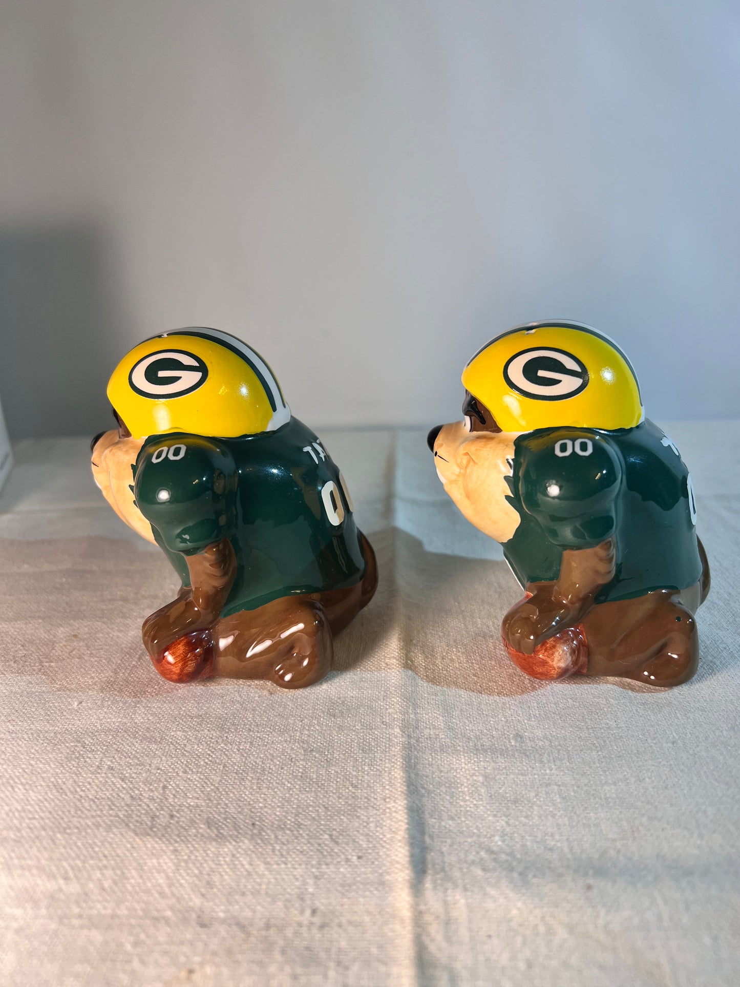 Taz - 3 1/2” Salt and pepper Shakers- NFL Team- Green Bay Packers- Looney Tunes- Warner Brothers-1994- item # 6863