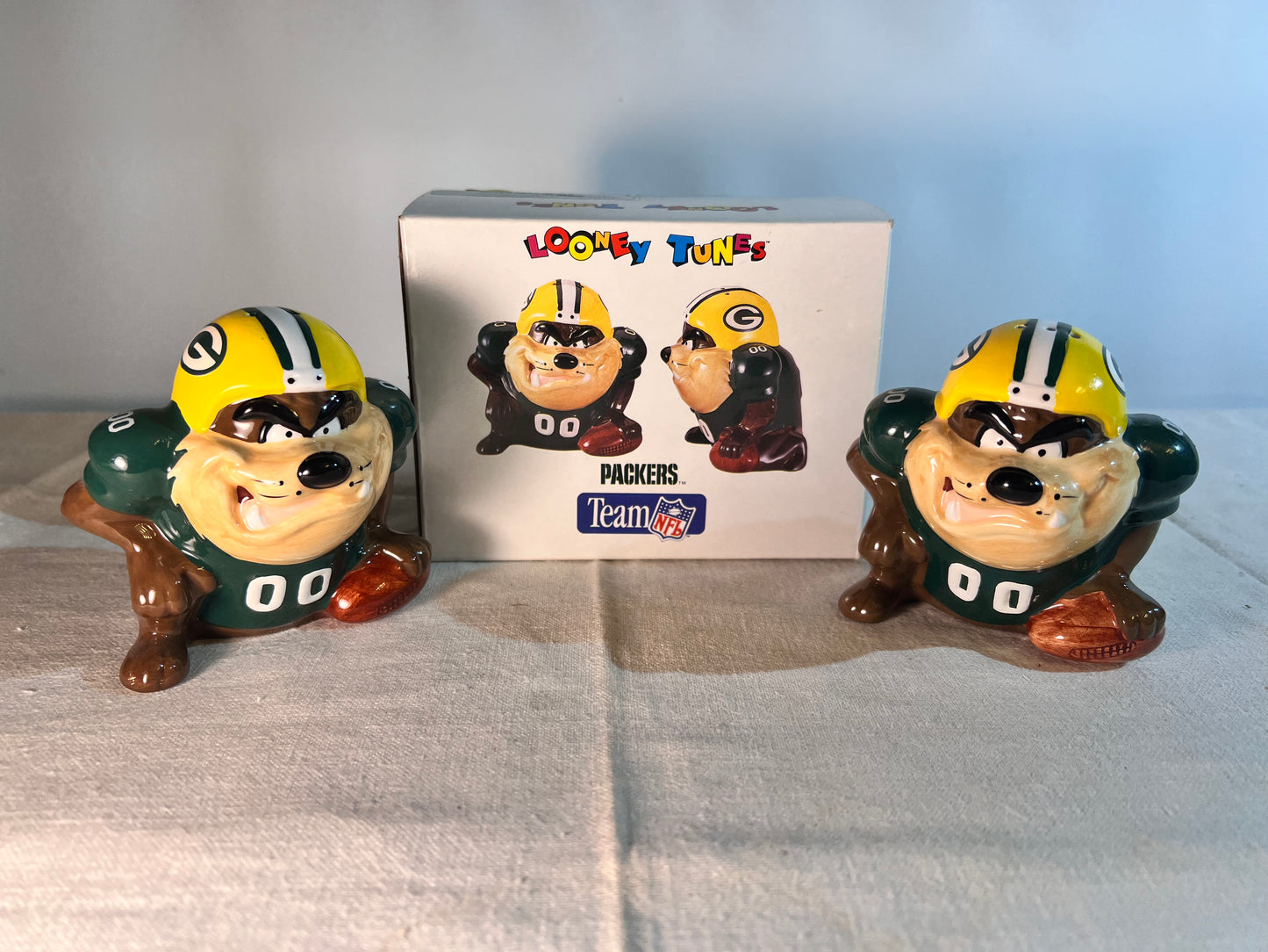 Taz - 3 1/2” Salt and pepper Shakers- NFL Team- Green Bay Packers- Looney Tunes- Warner Brothers-1994- item # 6863