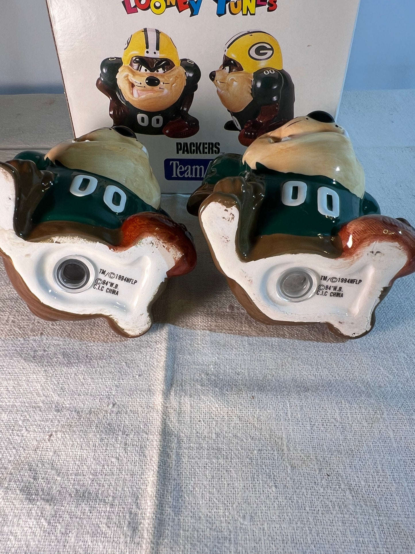 Taz - 3 1/2” Salt and pepper Shakers- NFL Team- Green Bay Packers- Looney Tunes- Warner Brothers-1994- item # 6863