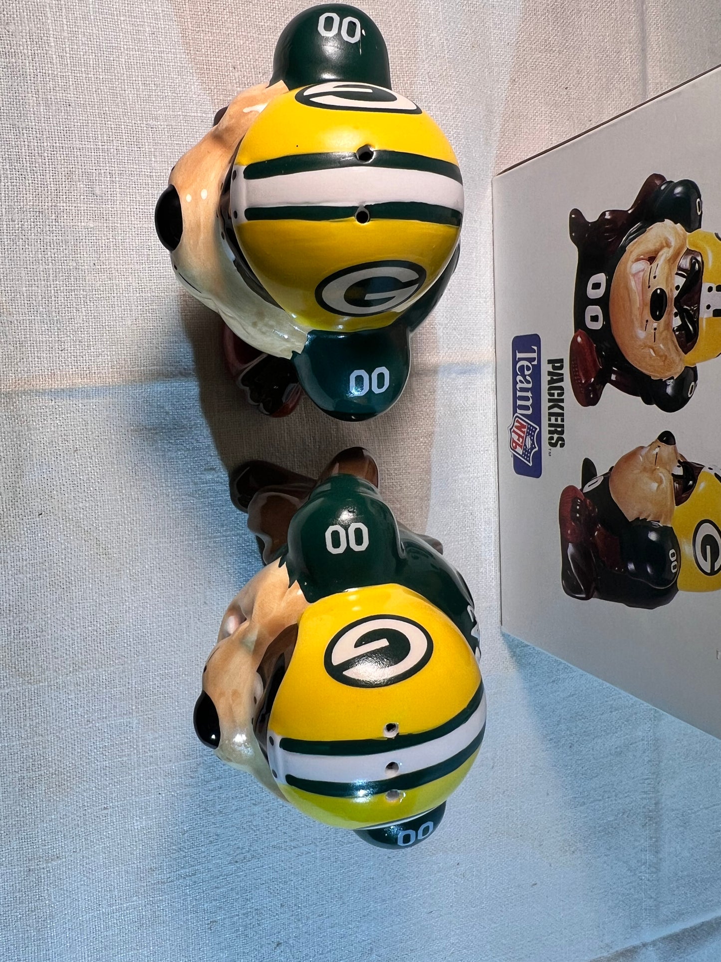 Taz - 3 1/2” Salt and pepper Shakers- NFL Team- Green Bay Packers- Looney Tunes- Warner Brothers-1994- item # 6863