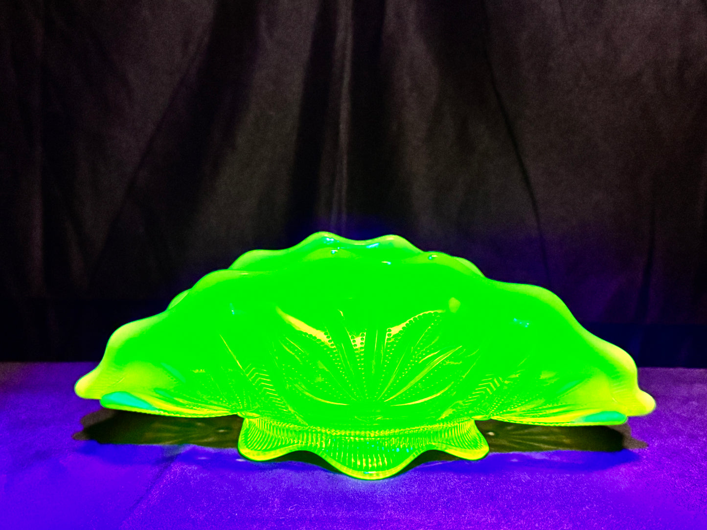 Uranium- Fenton - Cactus- Banana Bowl- Topaz Opalescent
