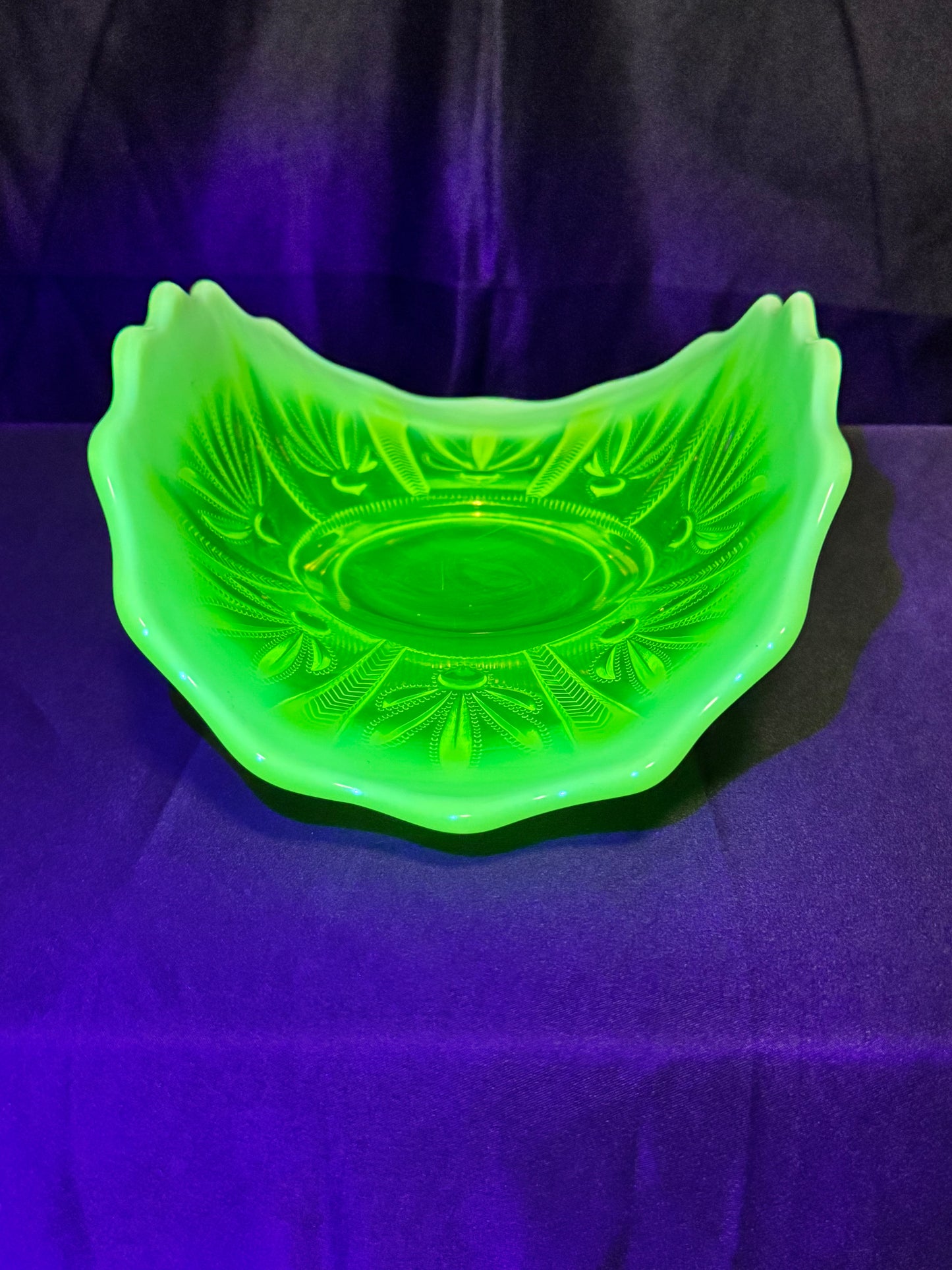 Uranium- Fenton - Cactus- Banana Bowl- Topaz Opalescent