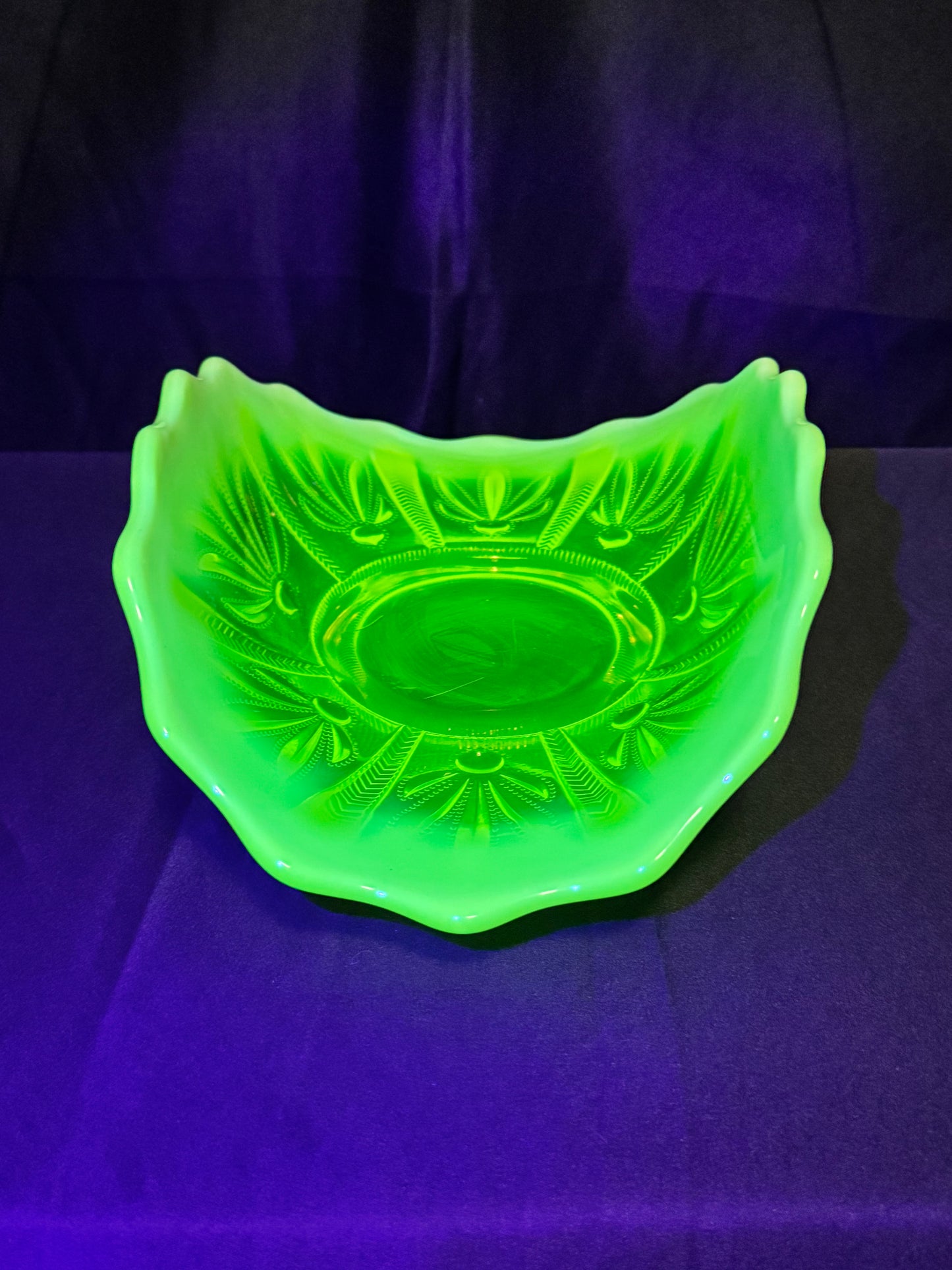 Uranium- Fenton - Cactus- Banana Bowl- Topaz Opalescent