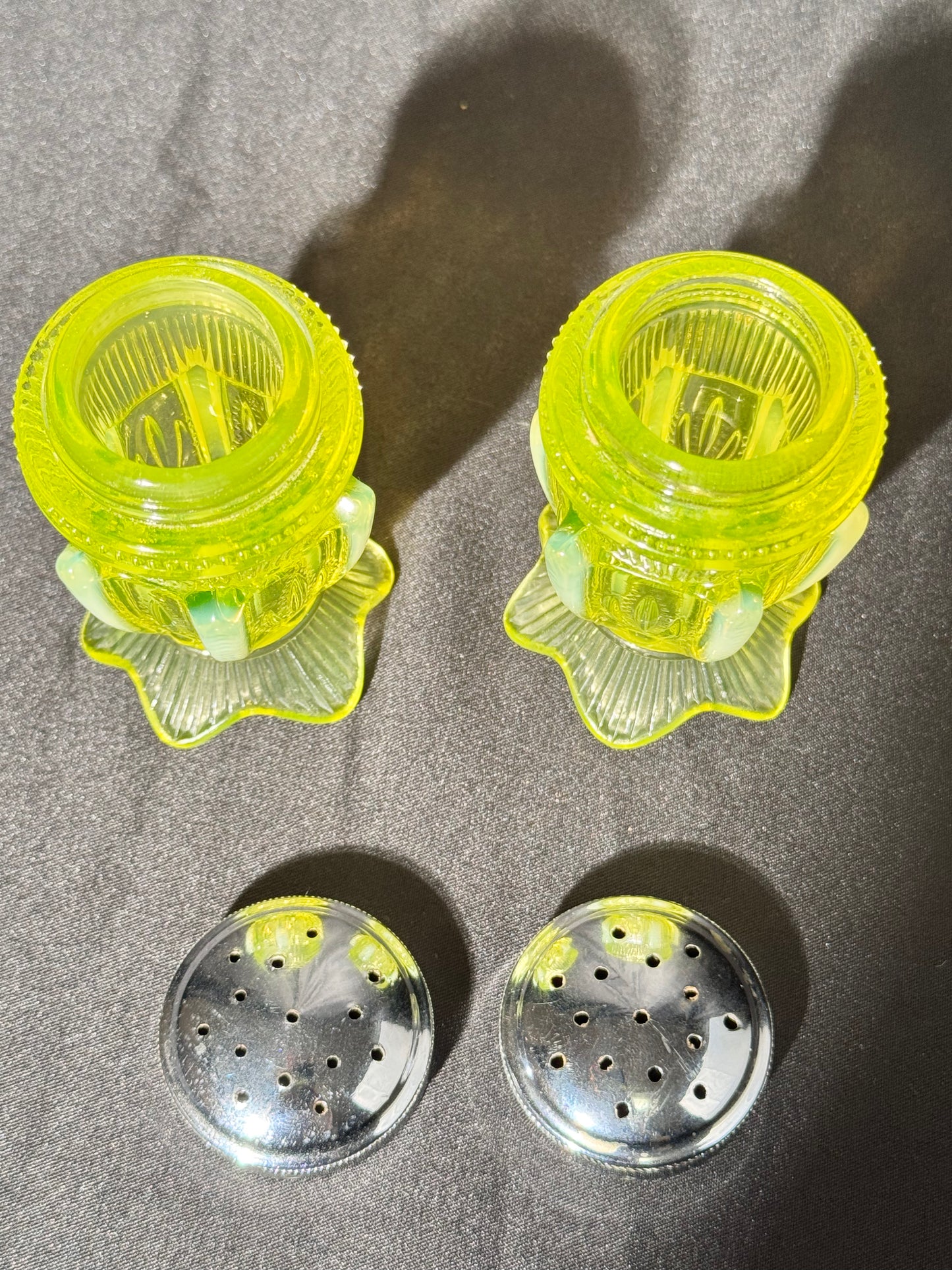 Uranium- Fenton- Cactus- salt and pepper shakers with lids - Topaz Opalescent