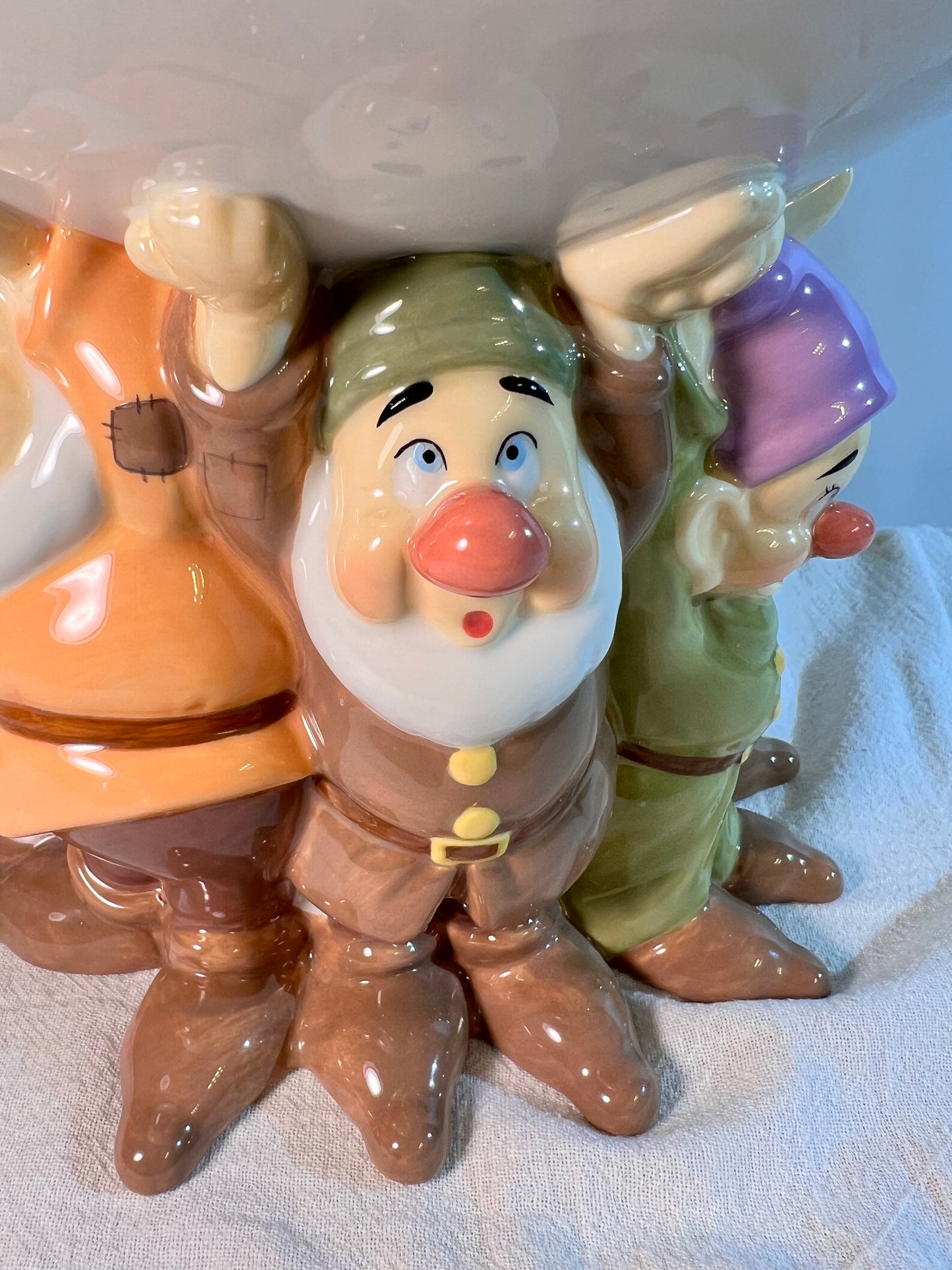 Snow White and the seven dwarfs - 8” tall Footed bowl- Disney