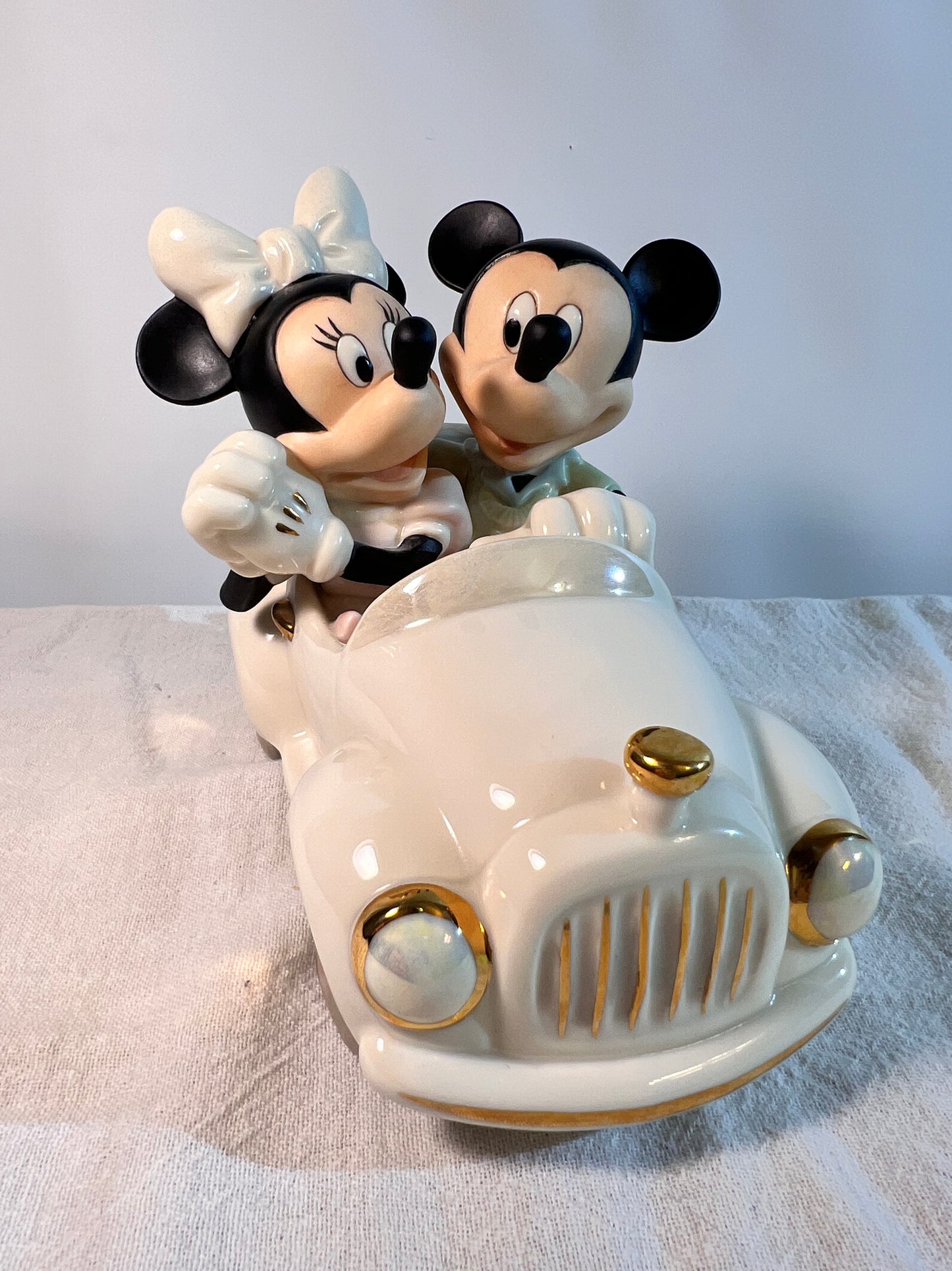 Mickey and Minnie Mouse -Mickey’s Midnight Drive - Disney Showcase Collection - Lennox- 6” Figurine