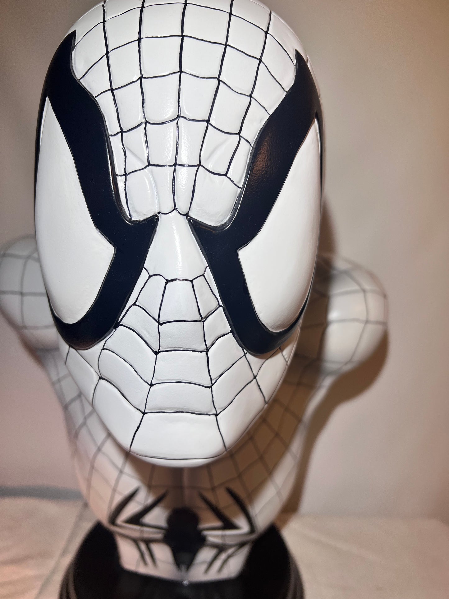 Spider Man- 21.5” Bust- light Gray Suit - white eyes- Black spider and base - white Spider Man logo plaque