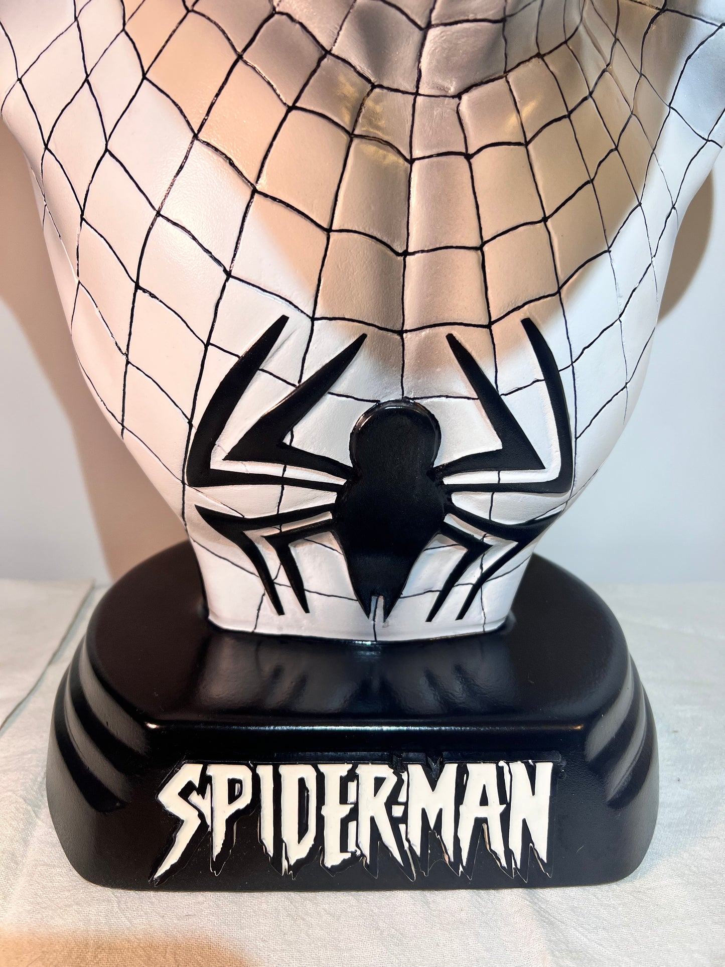 Spider Man- 21.5” Bust- light Gray Suit - white eyes- Black spider and base - white Spider Man logo plaque