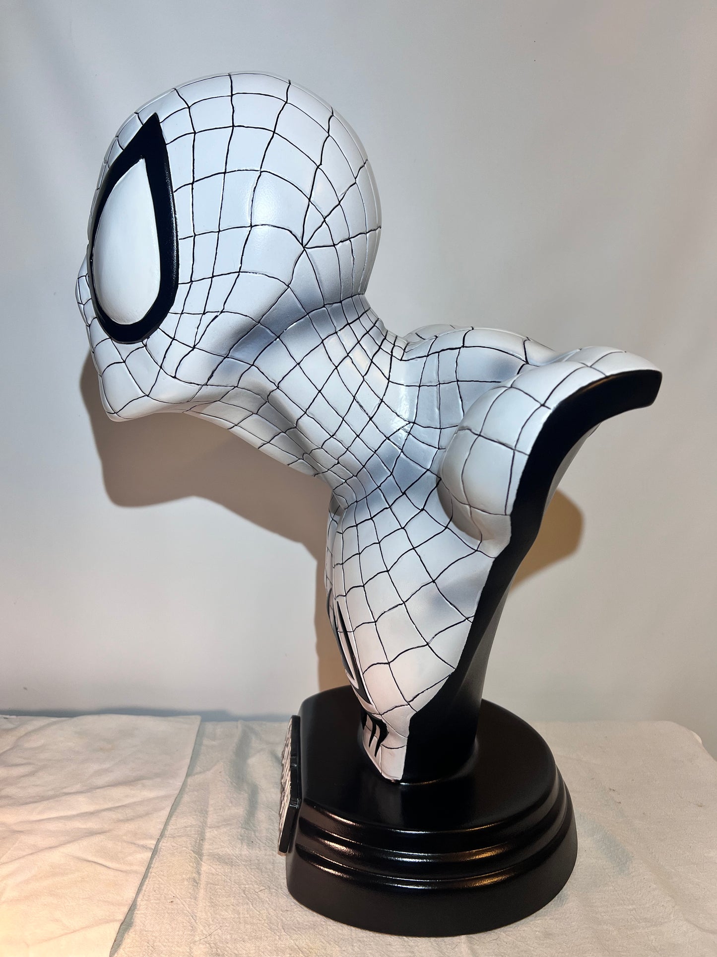 Spider Man- 21.5” Bust- light Gray Suit - white eyes- Black spider and base - white Spider Man logo plaque