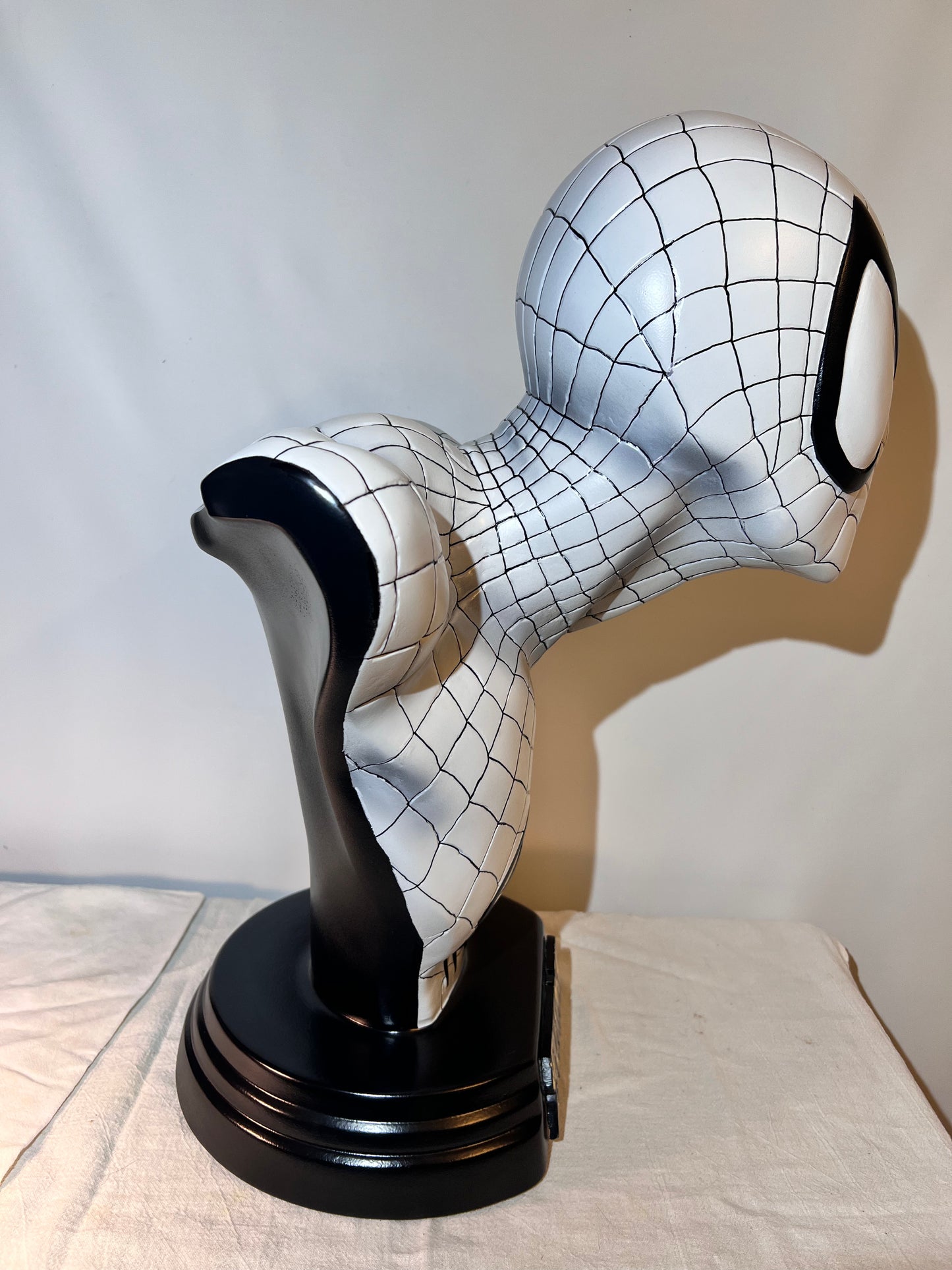 Spider Man- 21.5” Bust- light Gray Suit - white eyes- Black spider and base - white Spider Man logo plaque