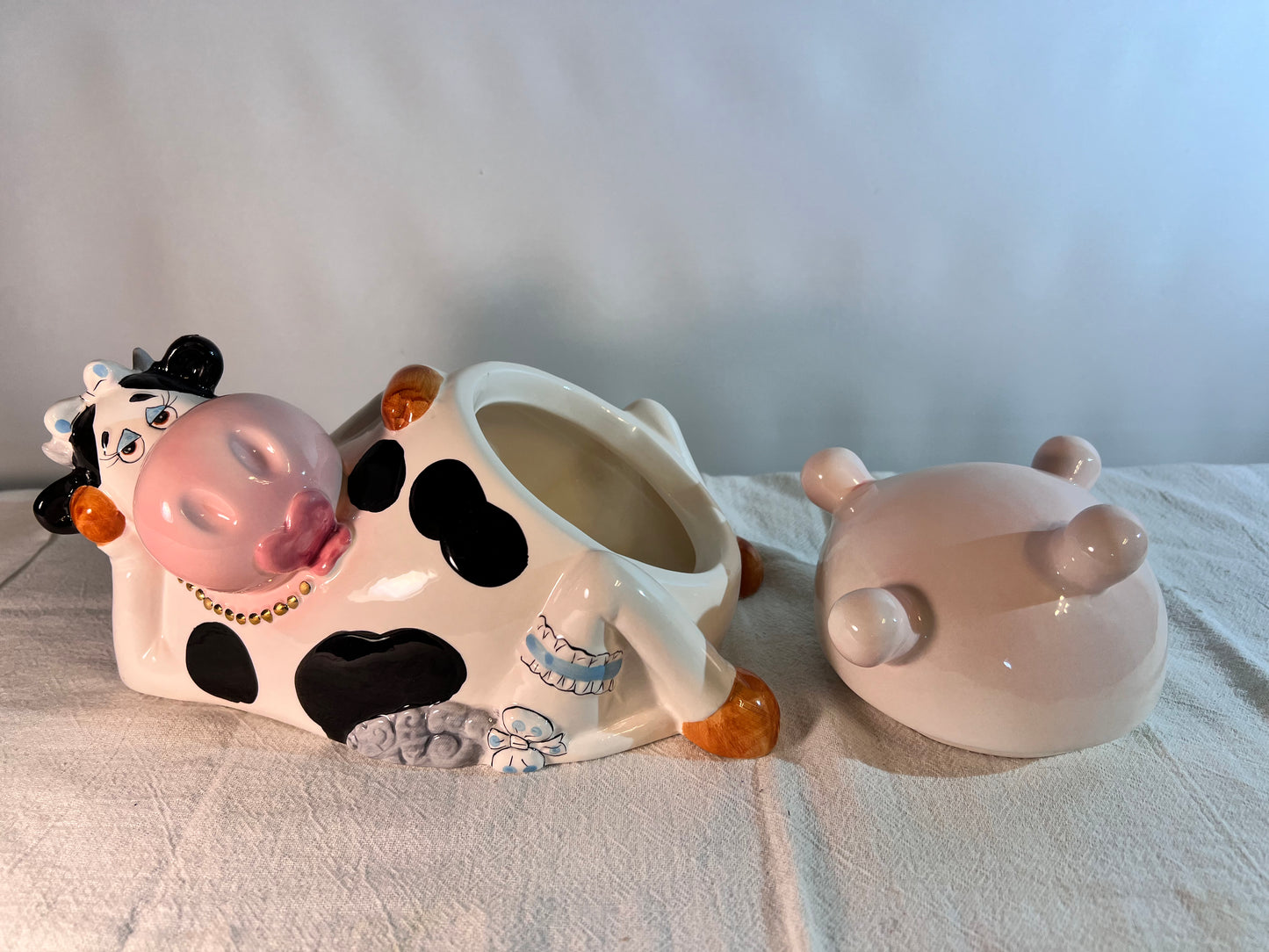 Cow - 6” cookie jar - That’s Kooky- utter lid