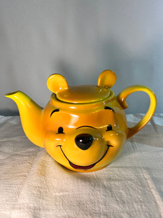 Winnie the Pooh- 5.5” teapot - Disney Showcase - Cardew Design- year edition 2000