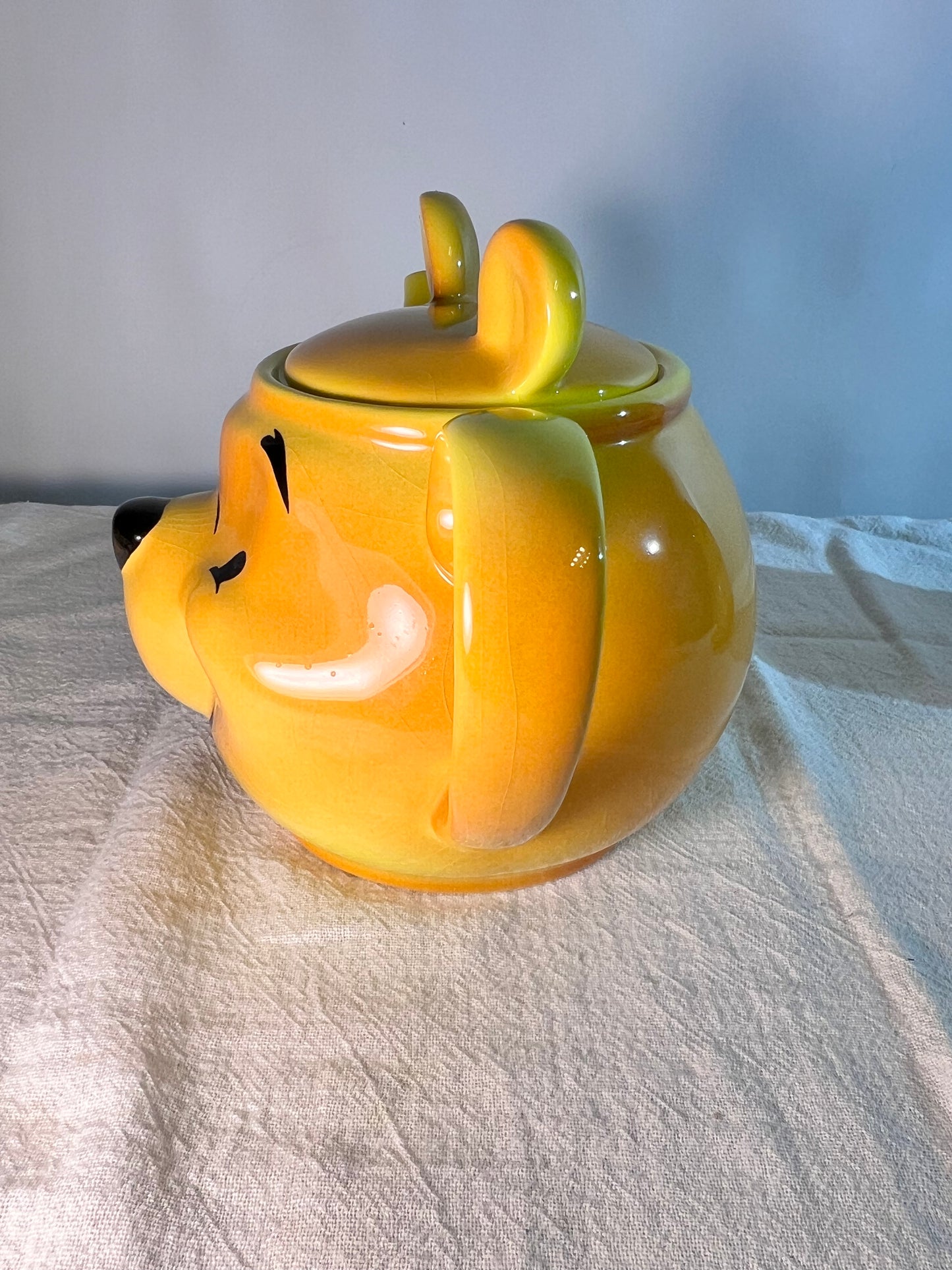 Winnie the Pooh- 5.5” teapot - Disney Showcase - Cardew Design- year edition 2000