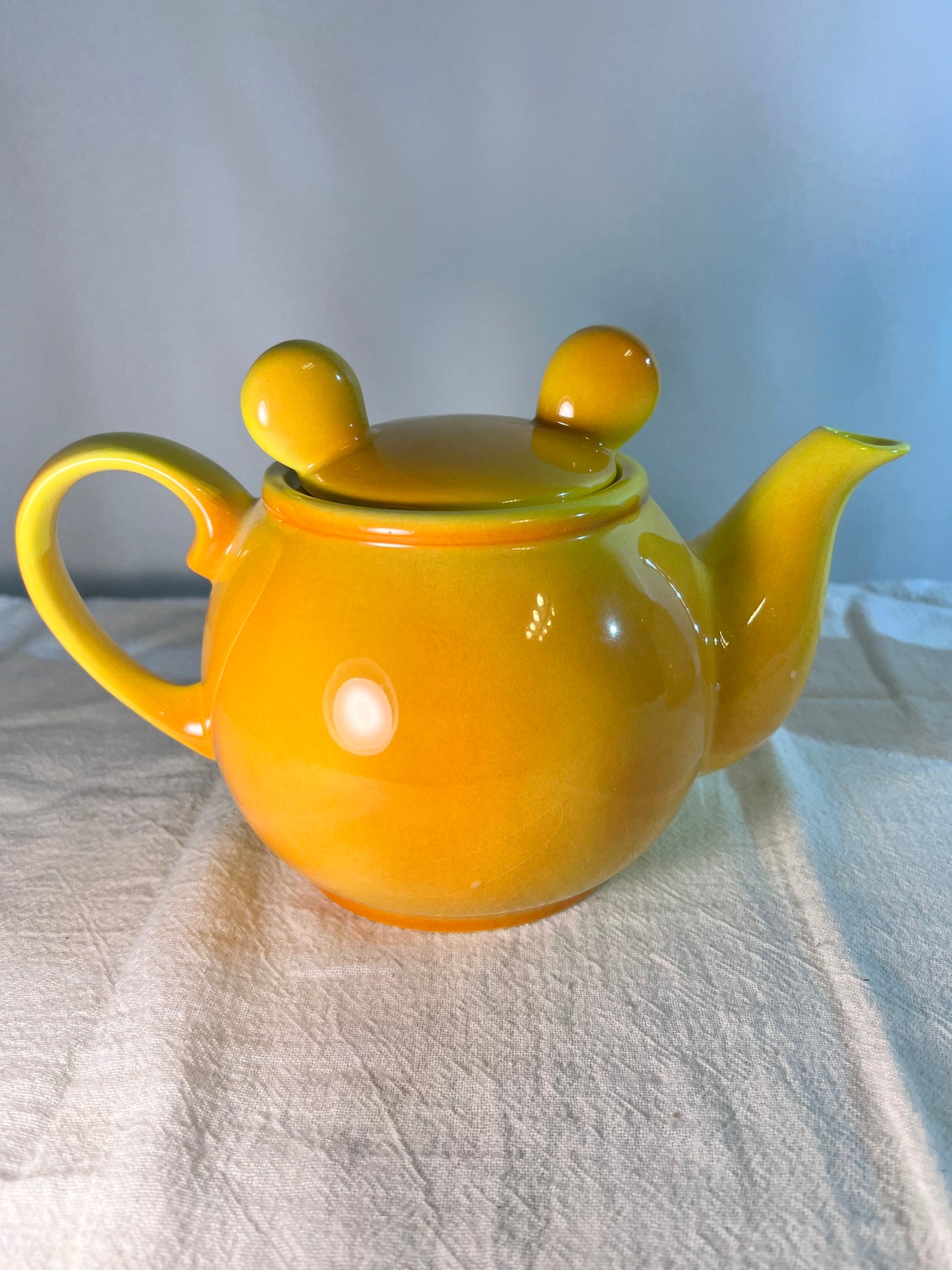 Winnie the Pooh- 5.5” teapot - Disney Showcase - Cardew Design- year edition 2000