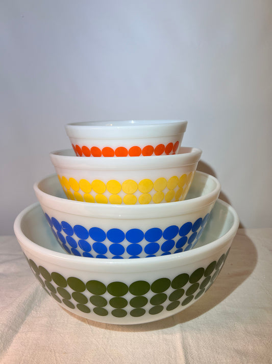 Pyrex - Polka Dot - Nesting bowls -Set of 4