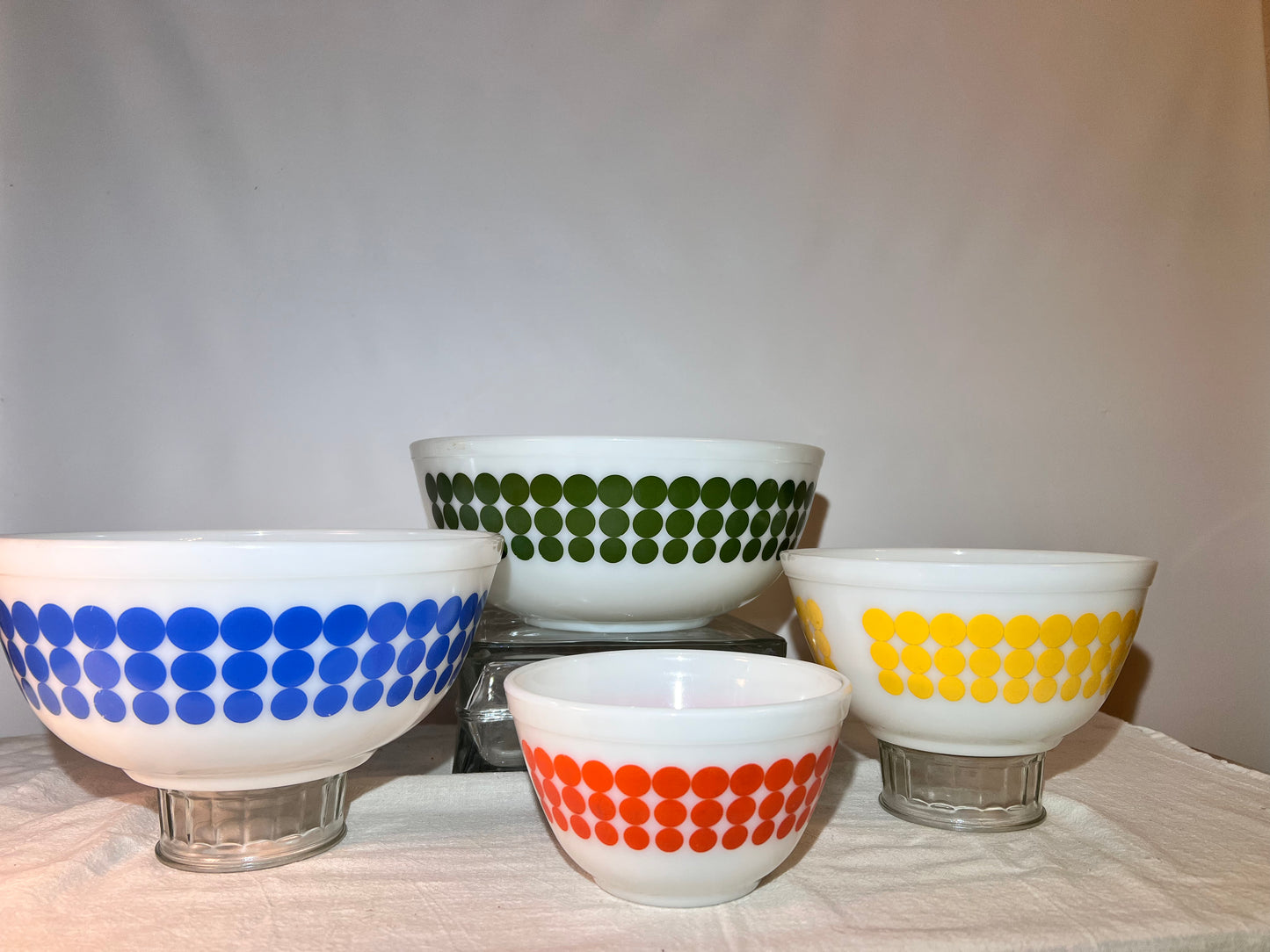 Pyrex - Polka Dot - Nesting bowls -Set of 4