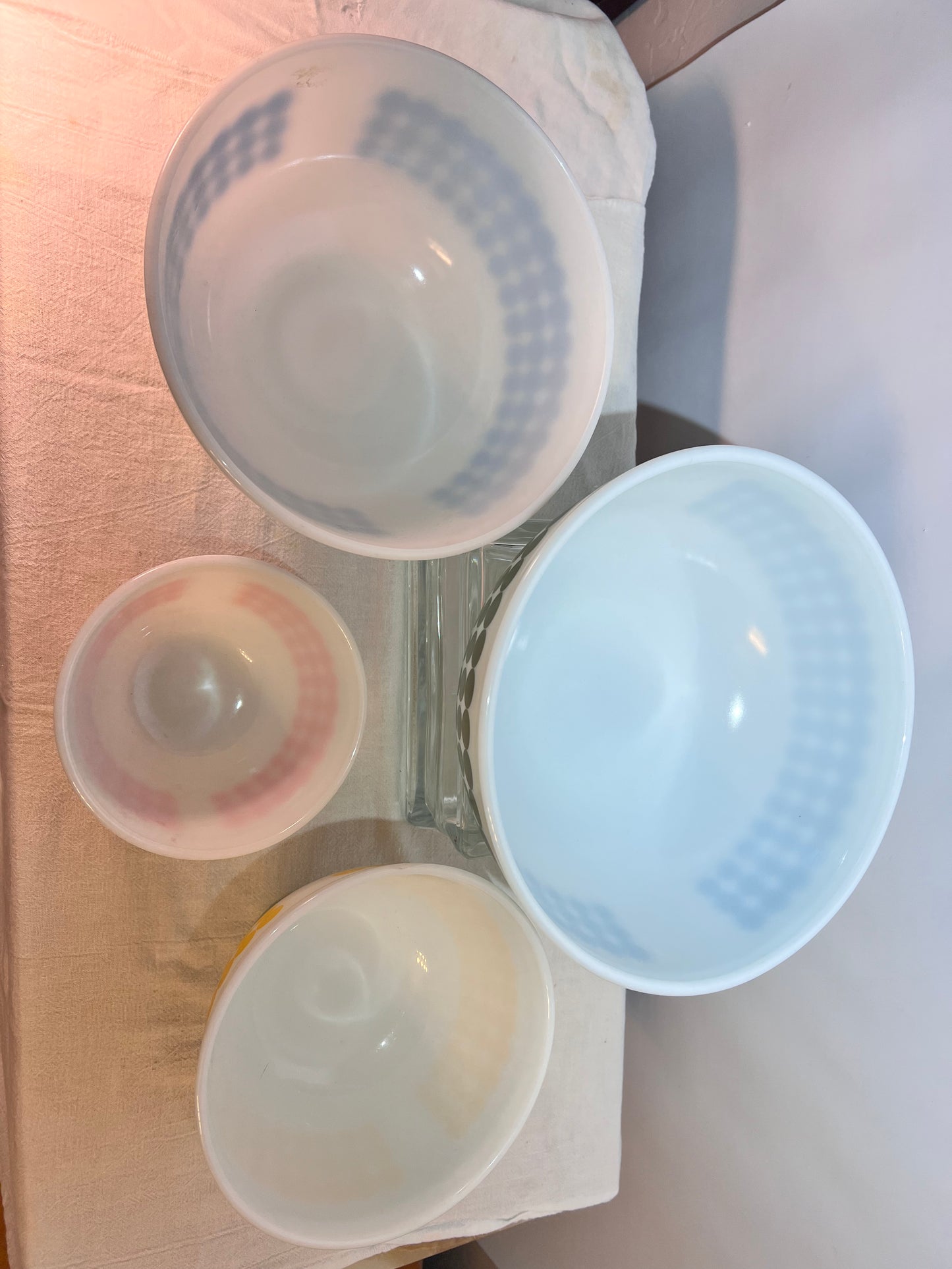 Pyrex - Polka Dot - Nesting bowls -Set of 4