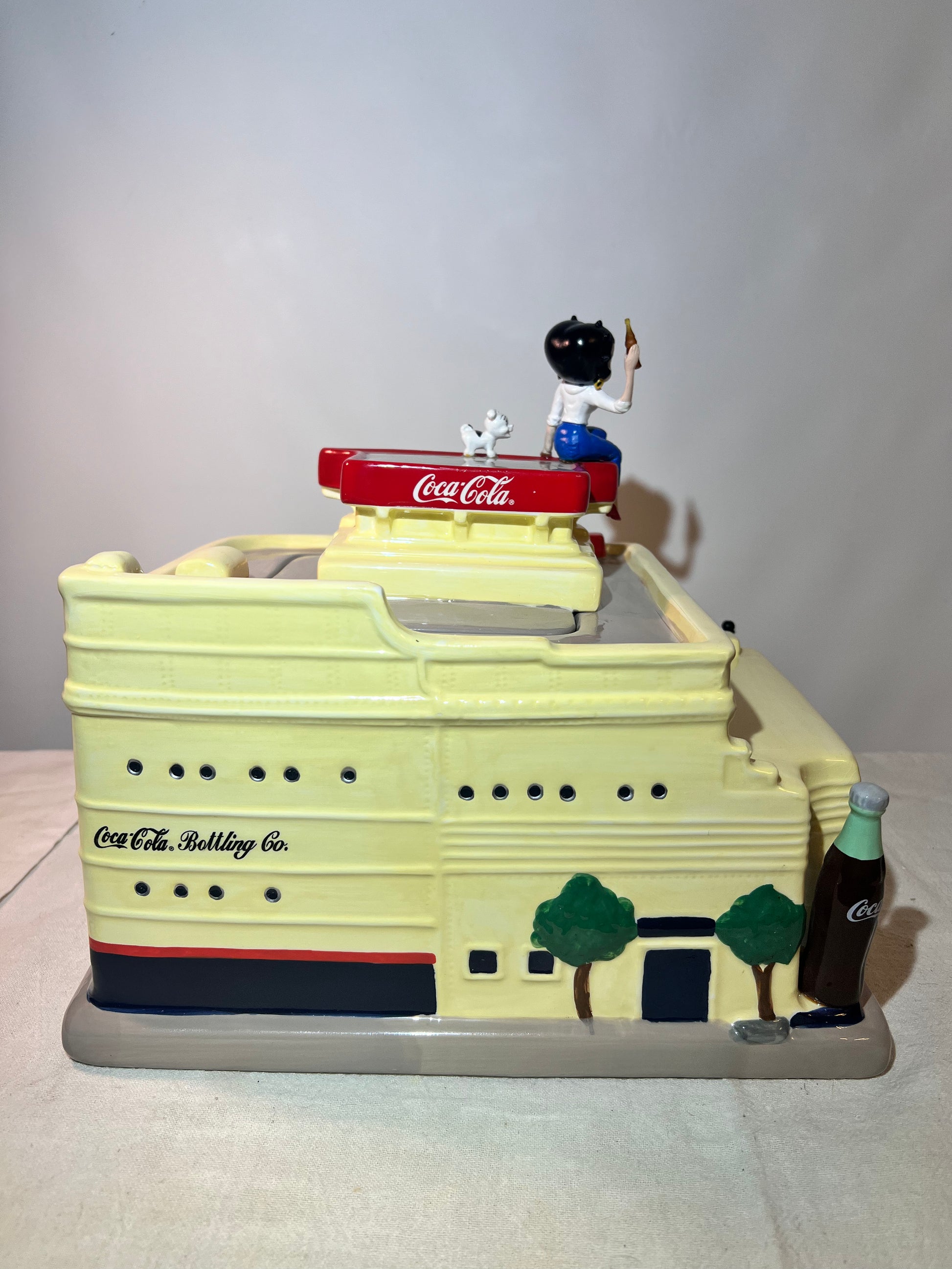 Betty Boop & Pudgy - Coca-Cola- 10” Cookie Jar - 2000 - Limited Betty Boop & Pudgy - Coca-Cola- 10” Cookie Jar - 2000 - Limited