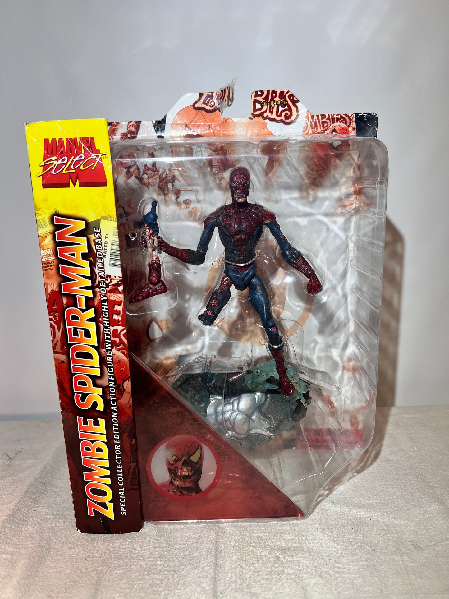 Zombie Spider Man- Marvel Select - special collectors, edition action figure with highly detailed base-Diamond select toys