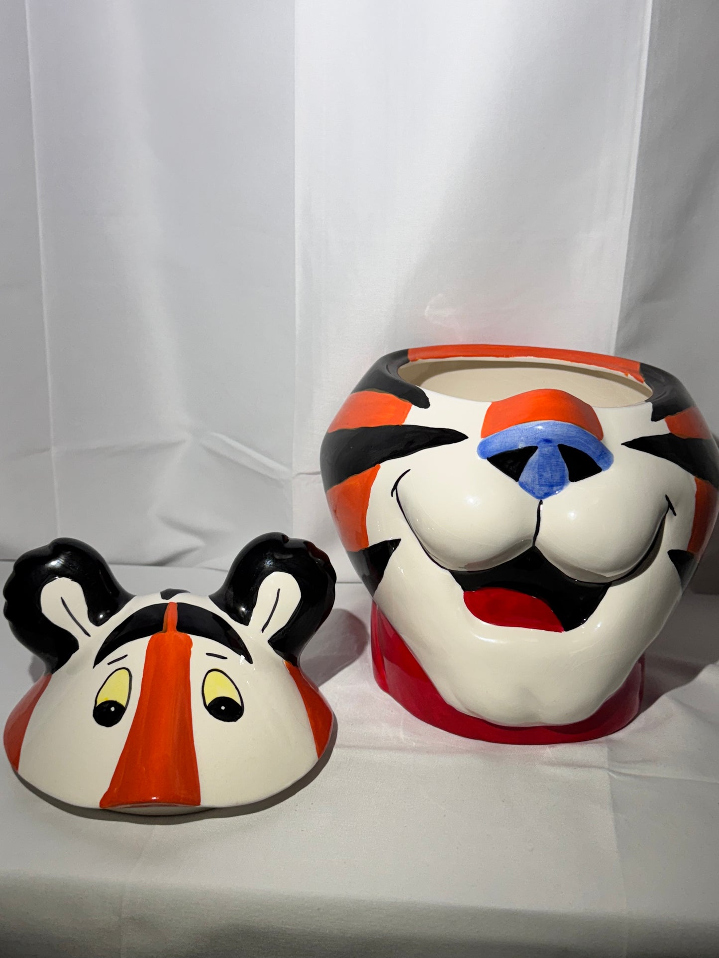 Tony, the Tiger -10 1/2“ cookie jar-Kellogg’s-1997