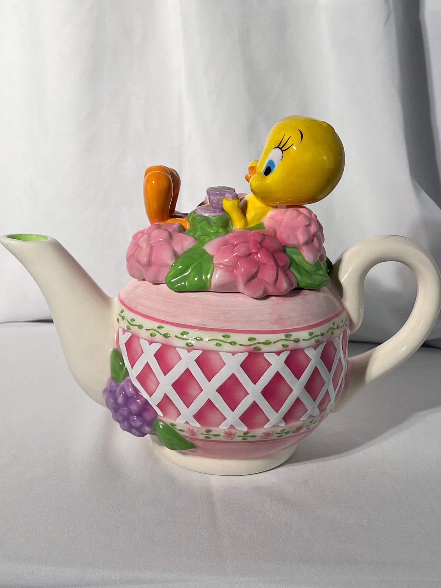 Tweety Bird- 8” Garden Teapot - Looney Tunes- Warner Brothers-2000